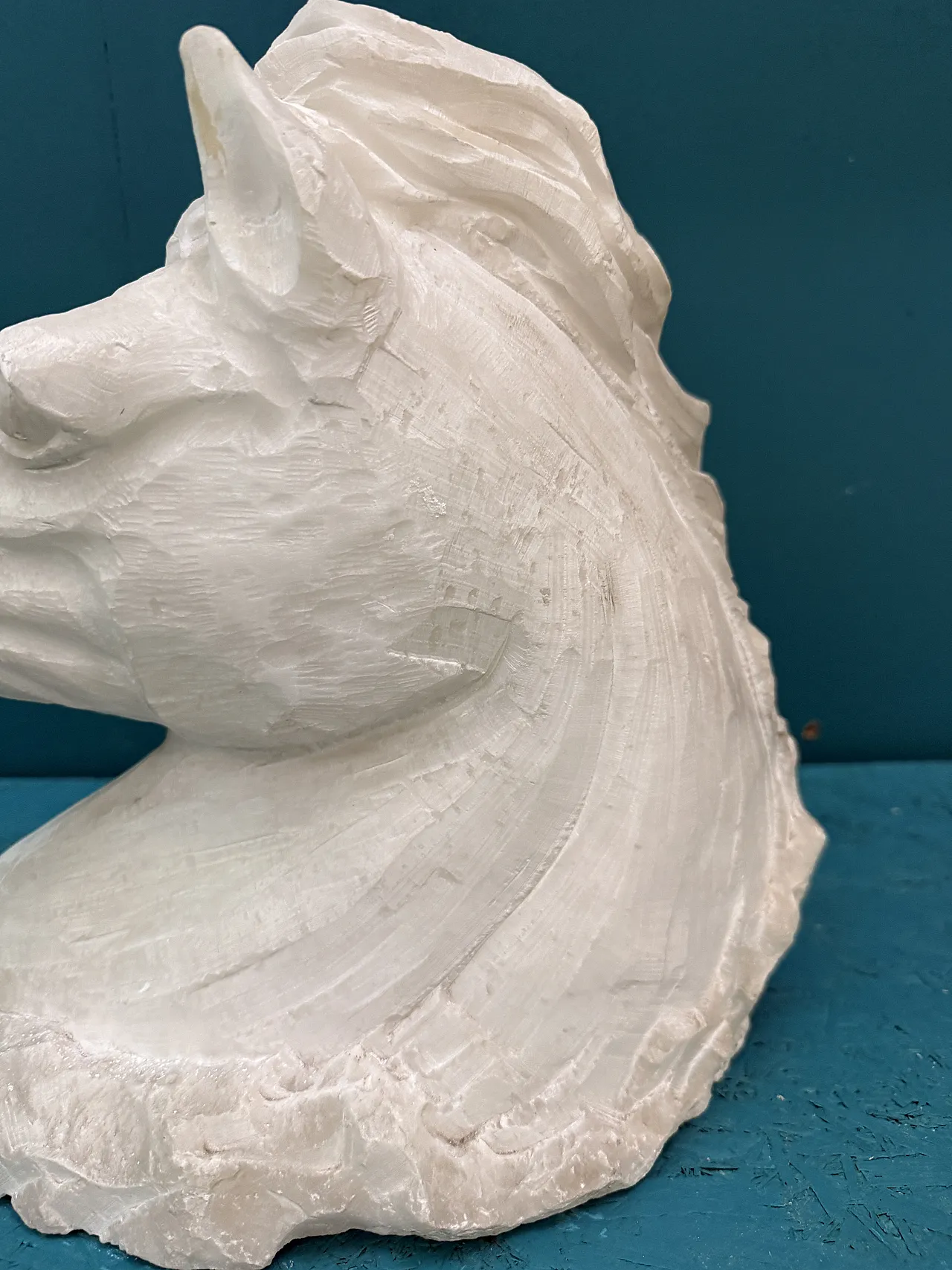 Alabaster horse's head sculpture, 20th century 9