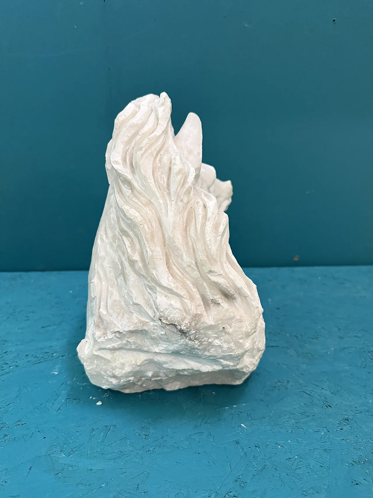 Alabaster horse's head sculpture, 20th century 10