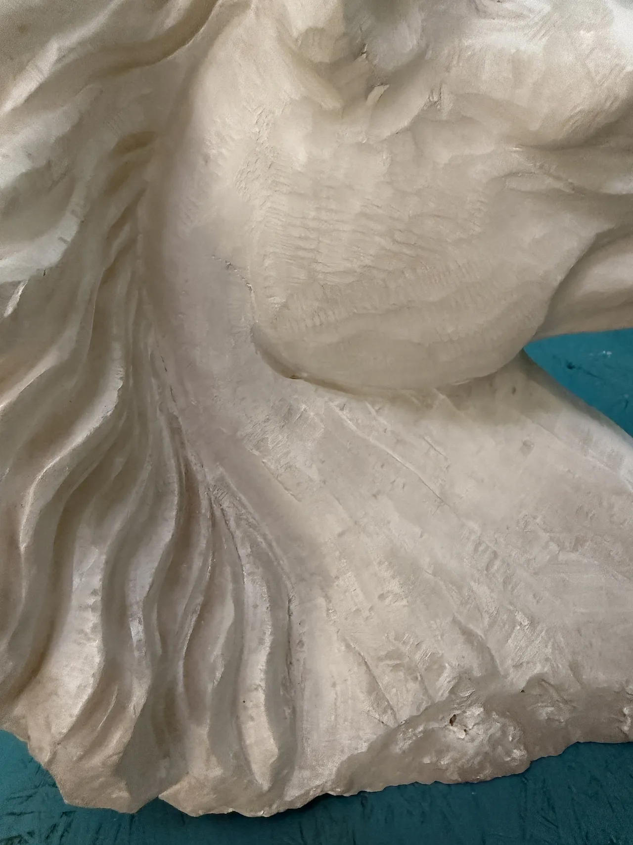 Alabaster horse's head sculpture, 20th century 15
