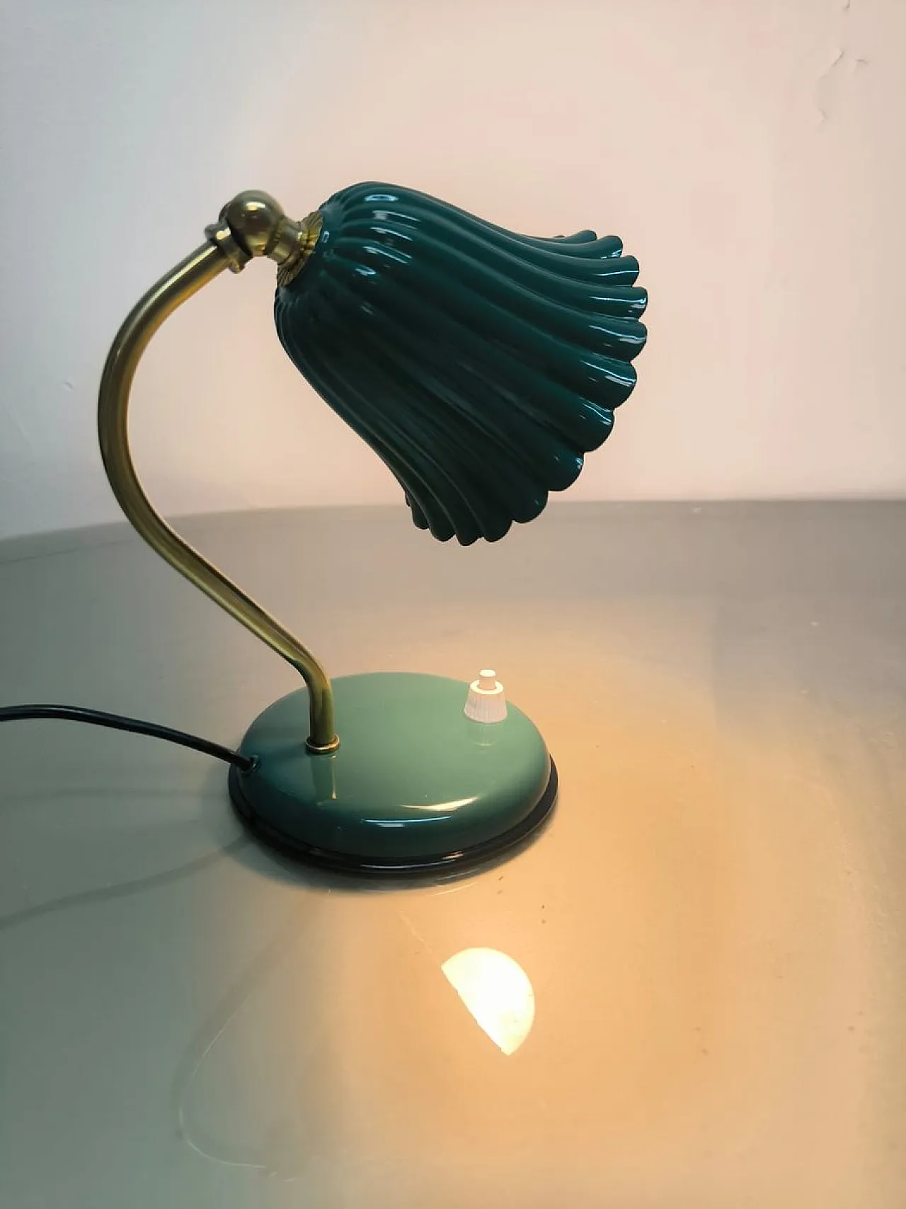 Lampada da tavolo con cupola regolabile, anni '50 10