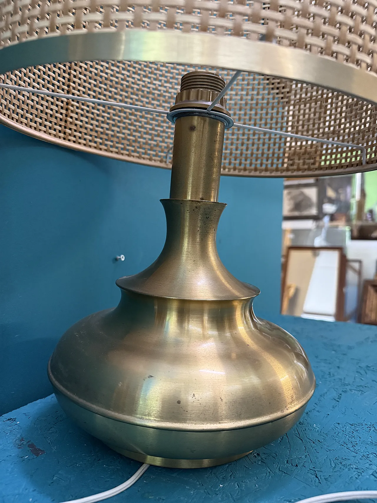 Lampada da tavolo  in ottone e vimini, anni '60 5