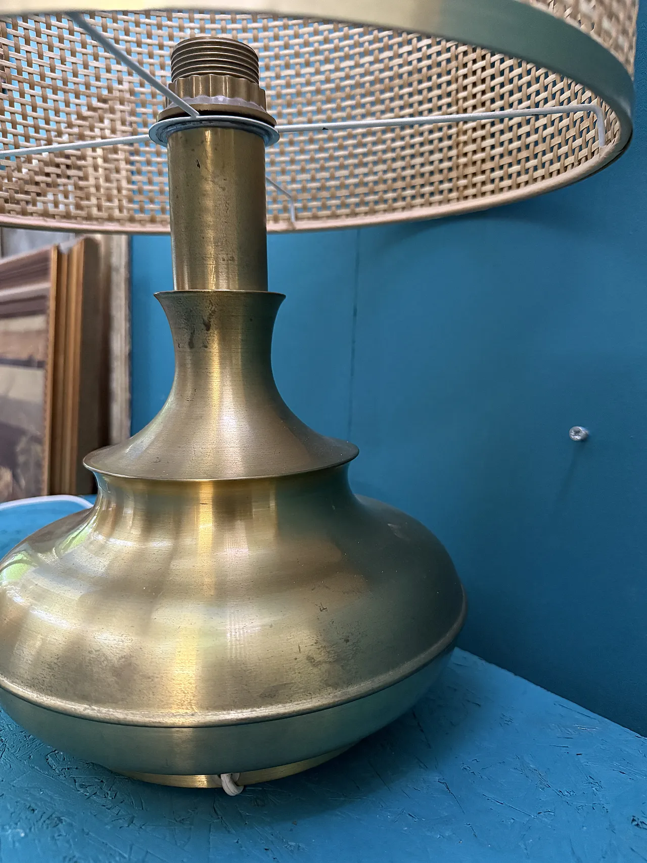 Lampada da tavolo  in ottone e vimini, anni '60 10