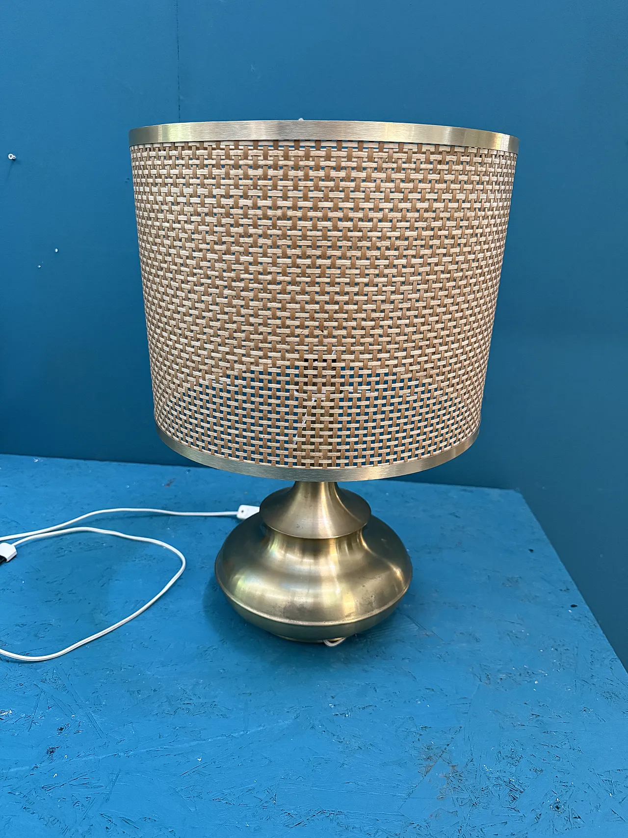 Lampada da tavolo  in ottone e vimini, anni '60 12