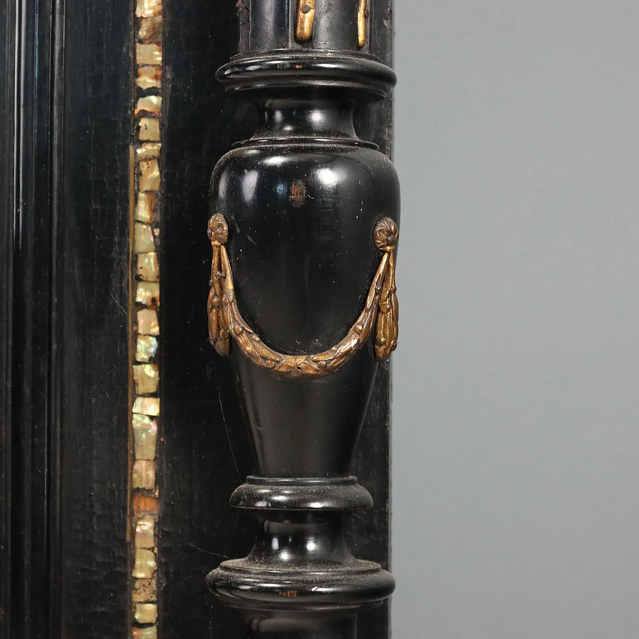 Specchiera in legno ebanizzato con madreperla, '800 9