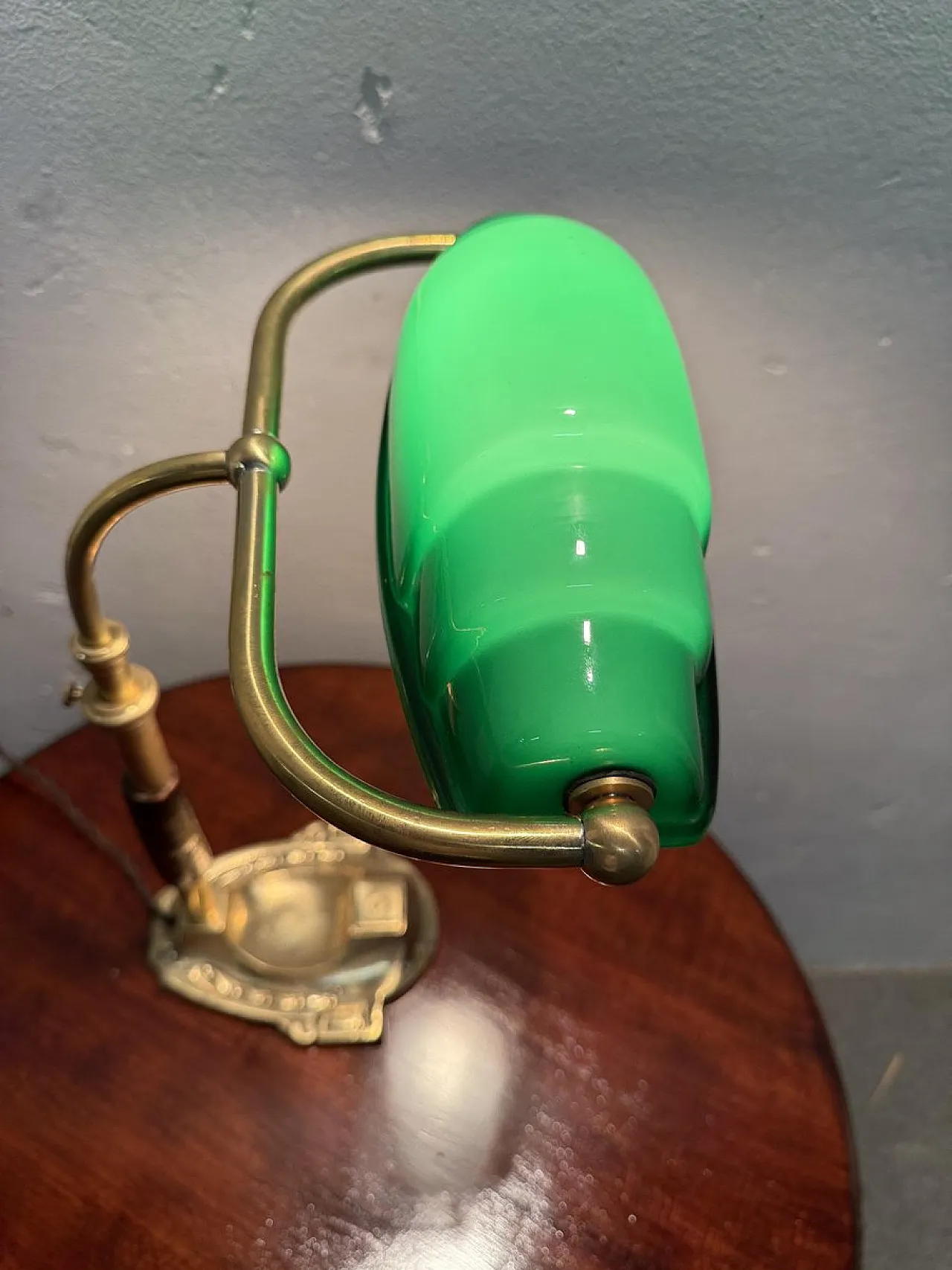 Churchill ministerial lamp in brass and green opaline glass, 1920s 1