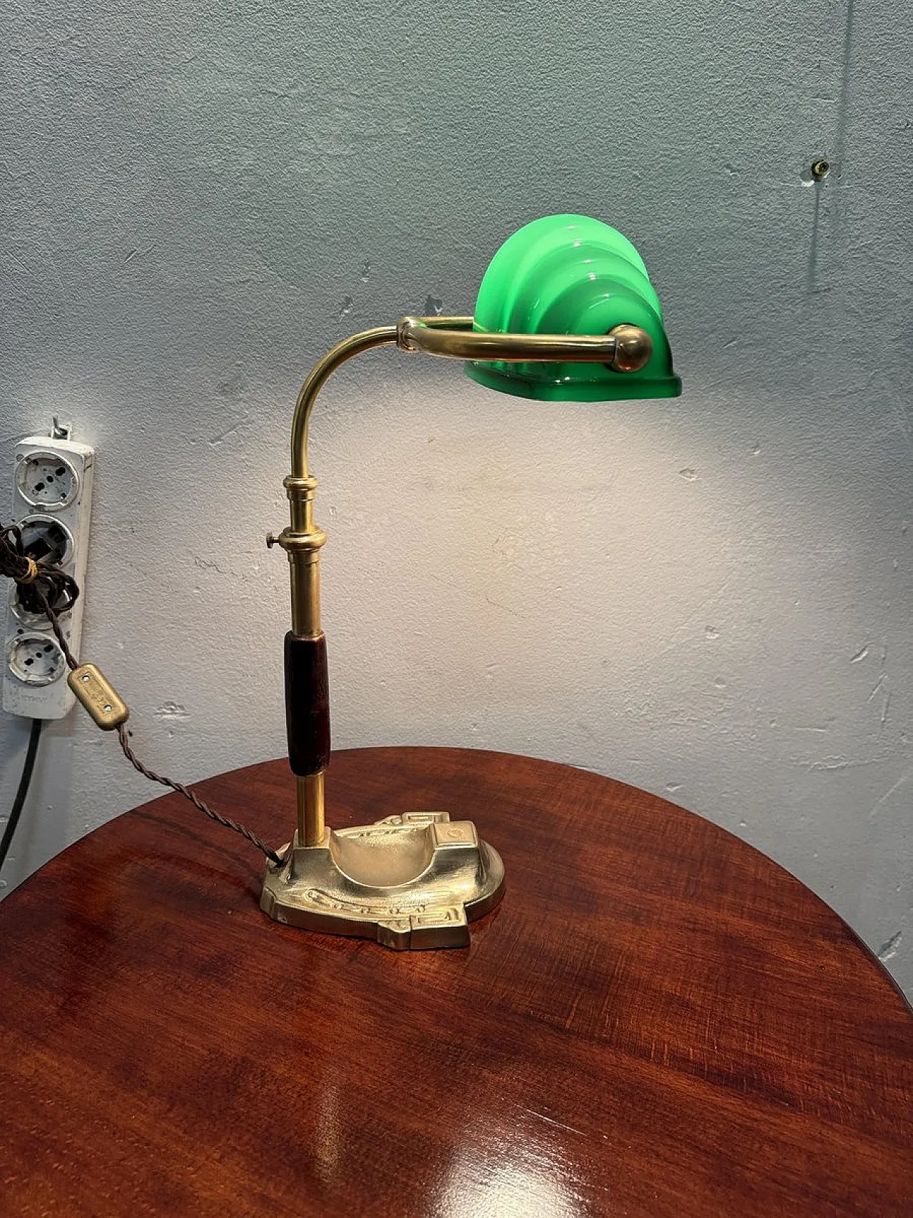 Churchill ministerial lamp in brass and green opaline glass, 1920s 6