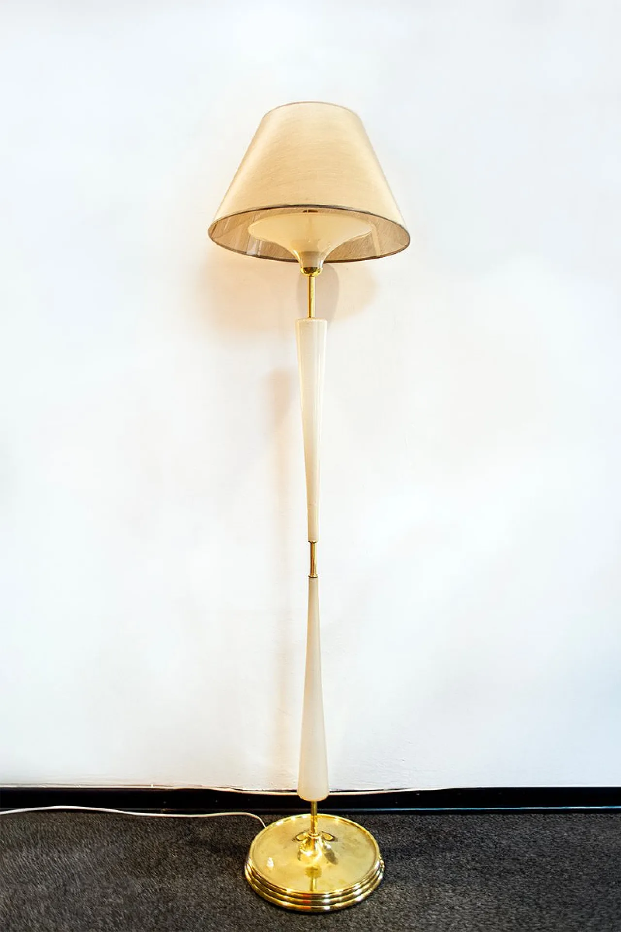 Brass and glass floor lamp by Tomaso Buzzi, 1950s 1