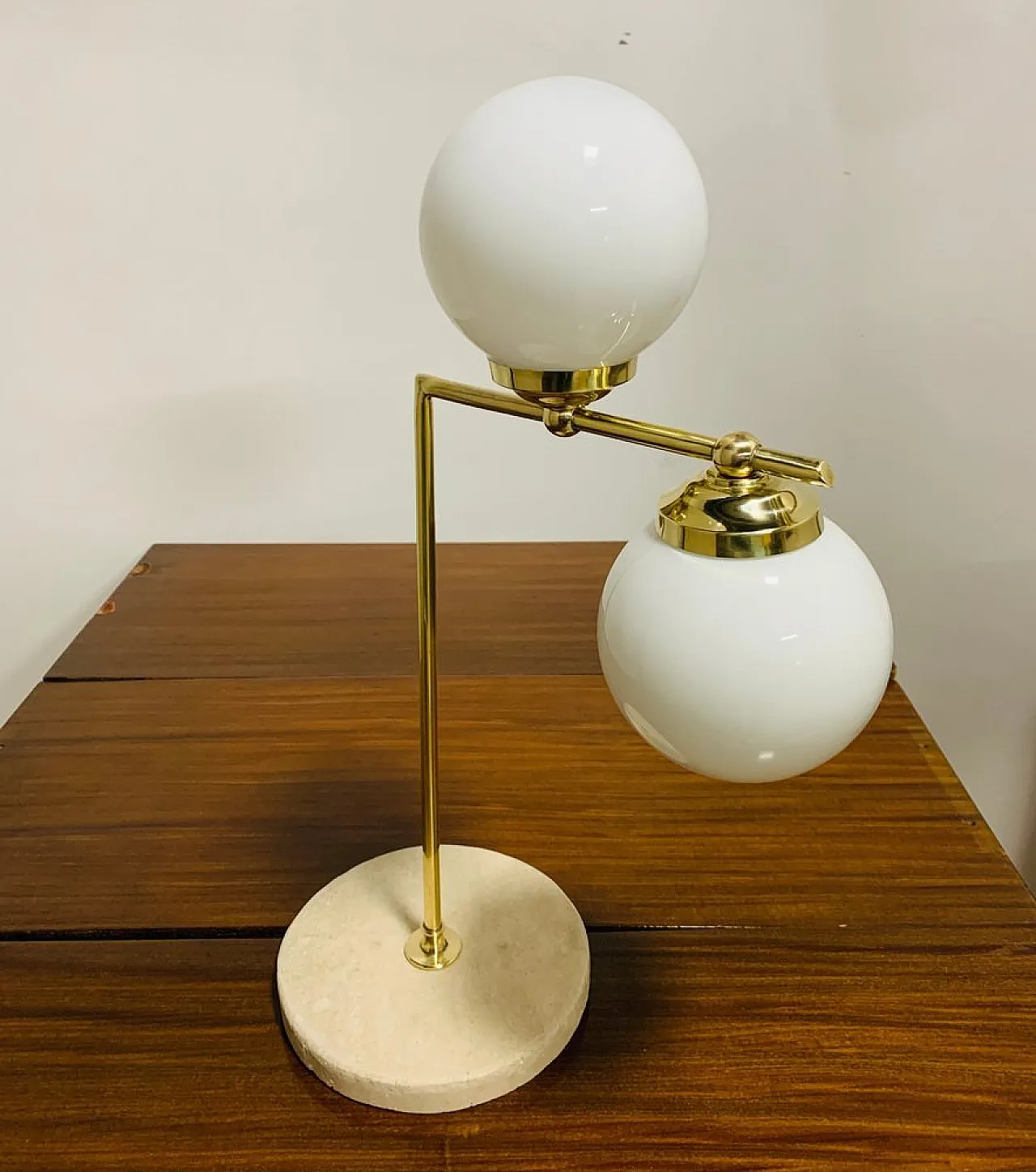 Art Deco table lamp in brass and marble with opaline glass spheres, Italy, 1940s 4
