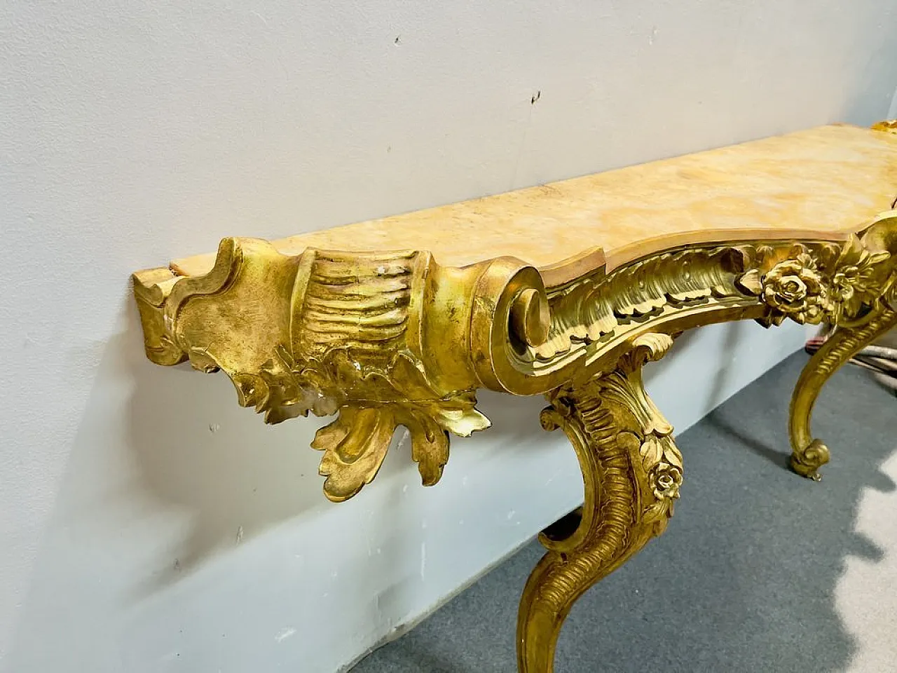 Baroque gilded console table with royal yellow marble top, 18th century 4