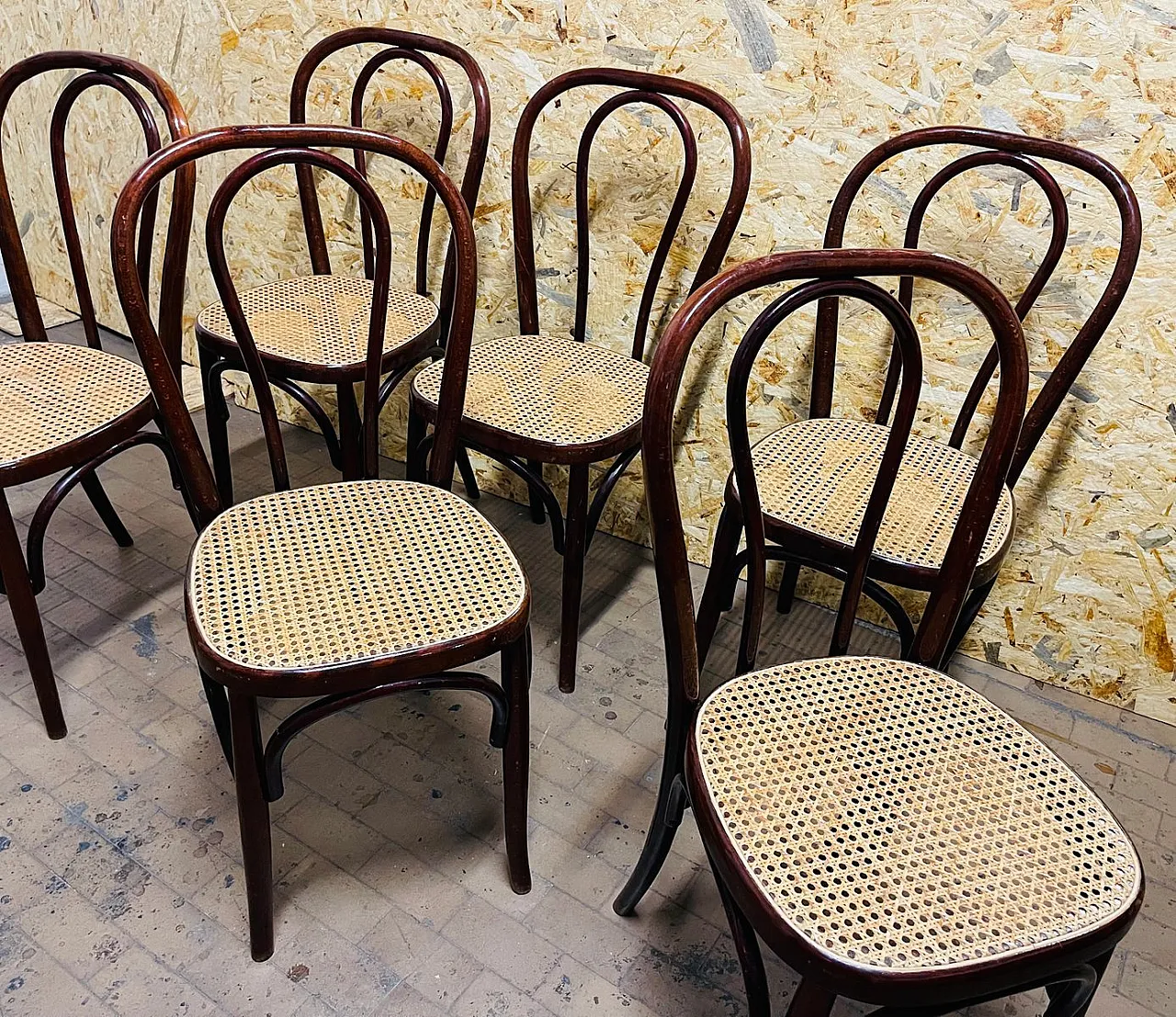 Sedia da bistrò Art Nouveau con seduta in paglia di Vienna di Michael Thonet per Thonet, anni '30 2