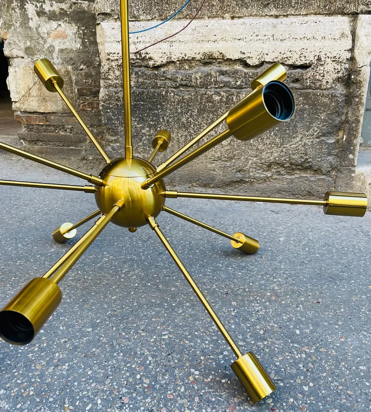 Lampadario Sputnik a 12 luci in ottone, anni '70 1