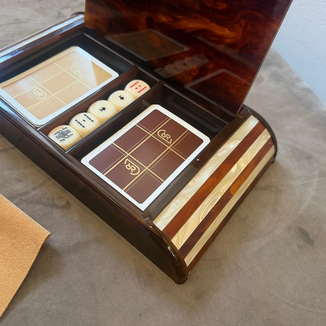 Faux tortoiseshell lucite games box by Renzo Romagnoli, 1970s 6