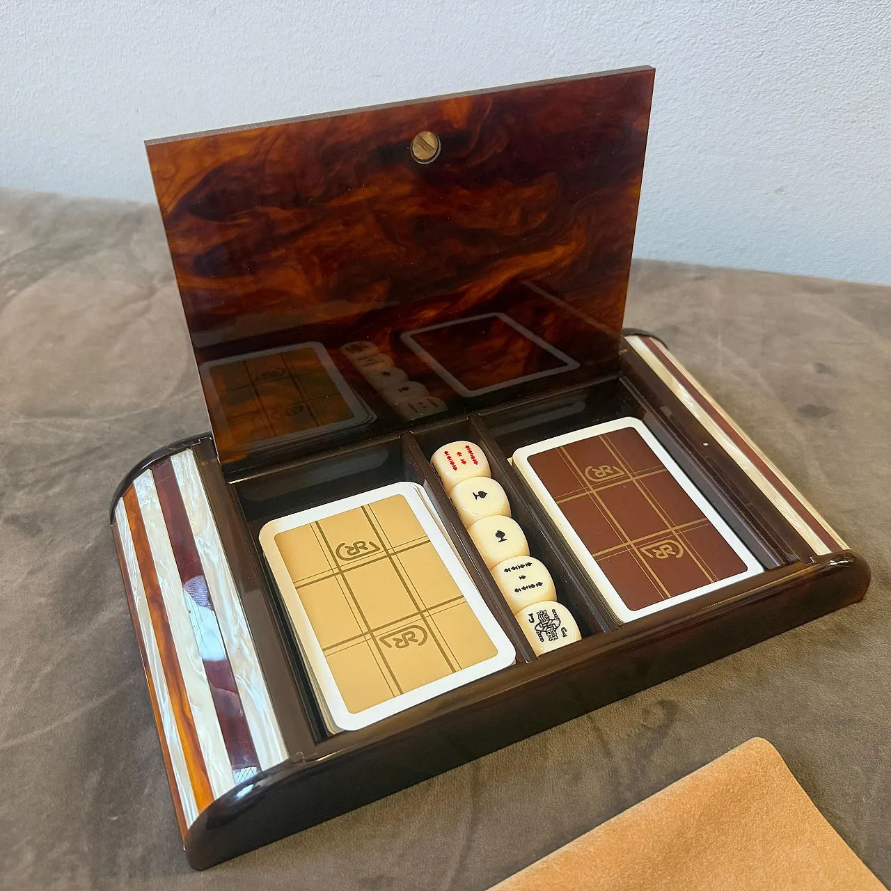 Faux tortoiseshell lucite games box by Renzo Romagnoli, 1970s 9