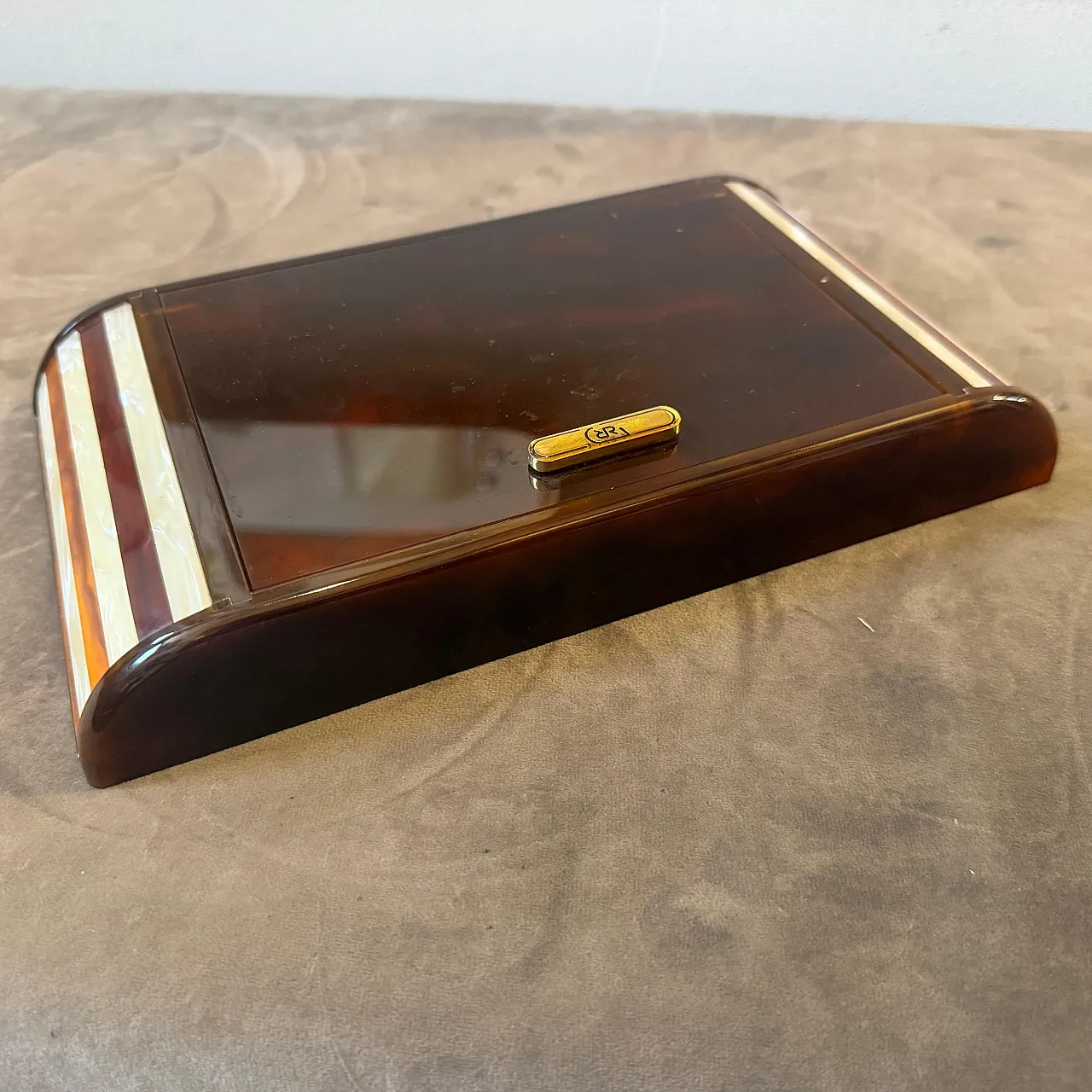 Faux tortoiseshell lucite games box by Renzo Romagnoli, 1970s 13