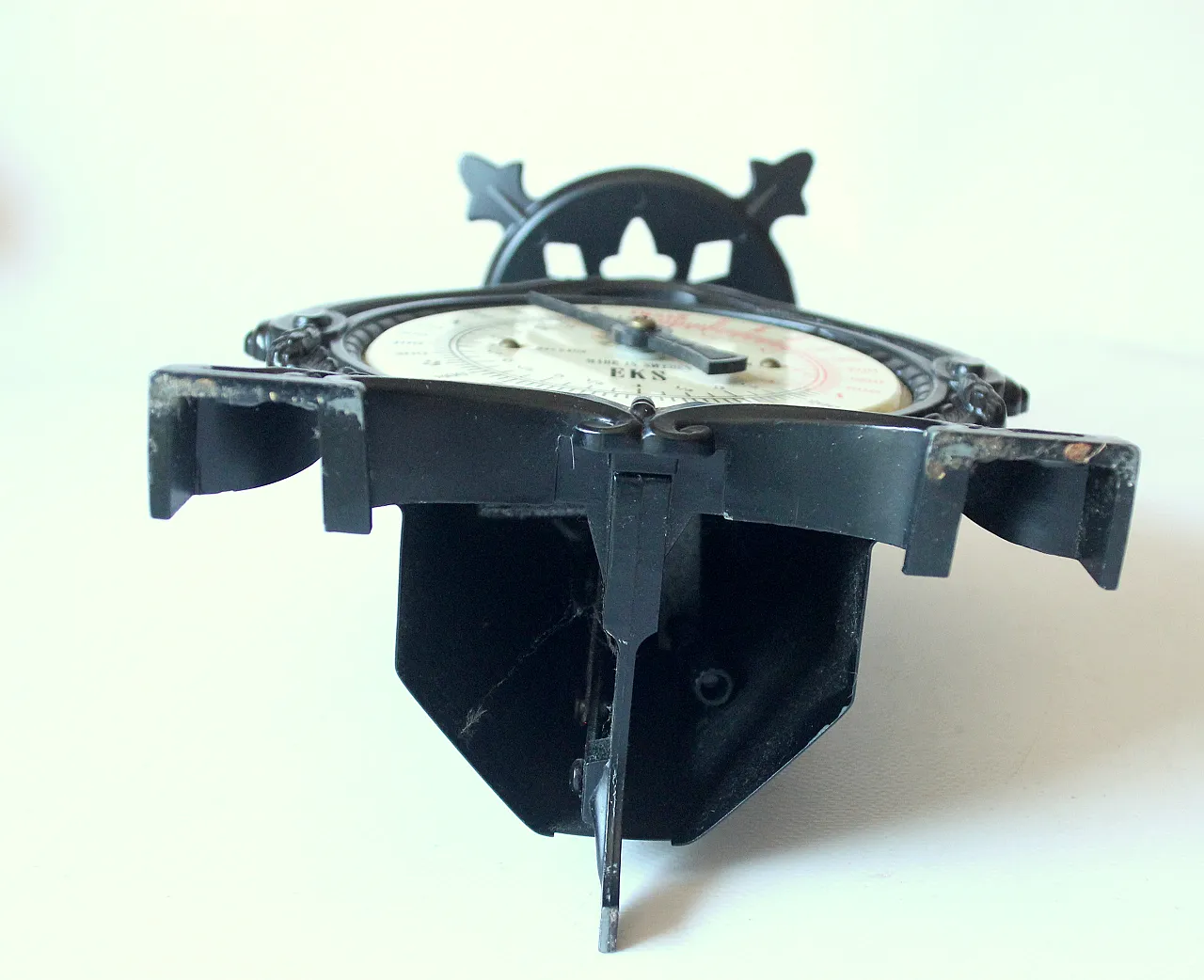 Kitchen scale designed by Bengt Ek for swedish brand EKS 5