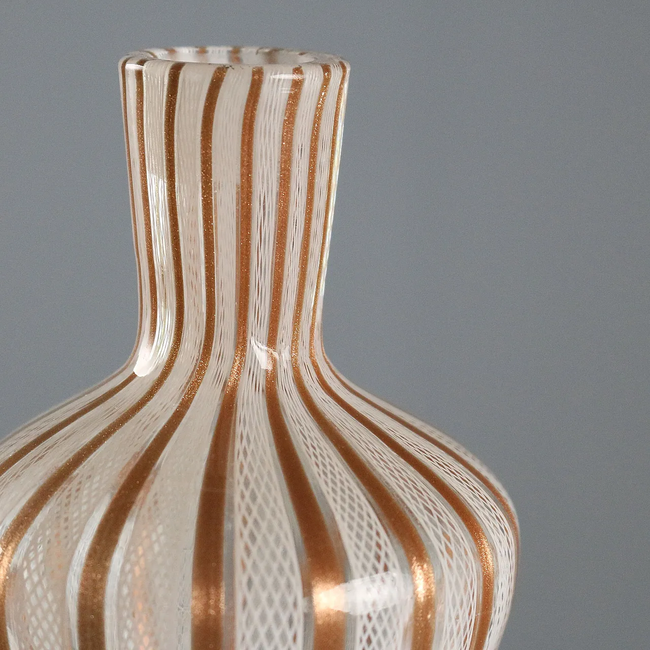 Hourglass vase attributed to the Toso Brothers in Murano, 20th century 4
