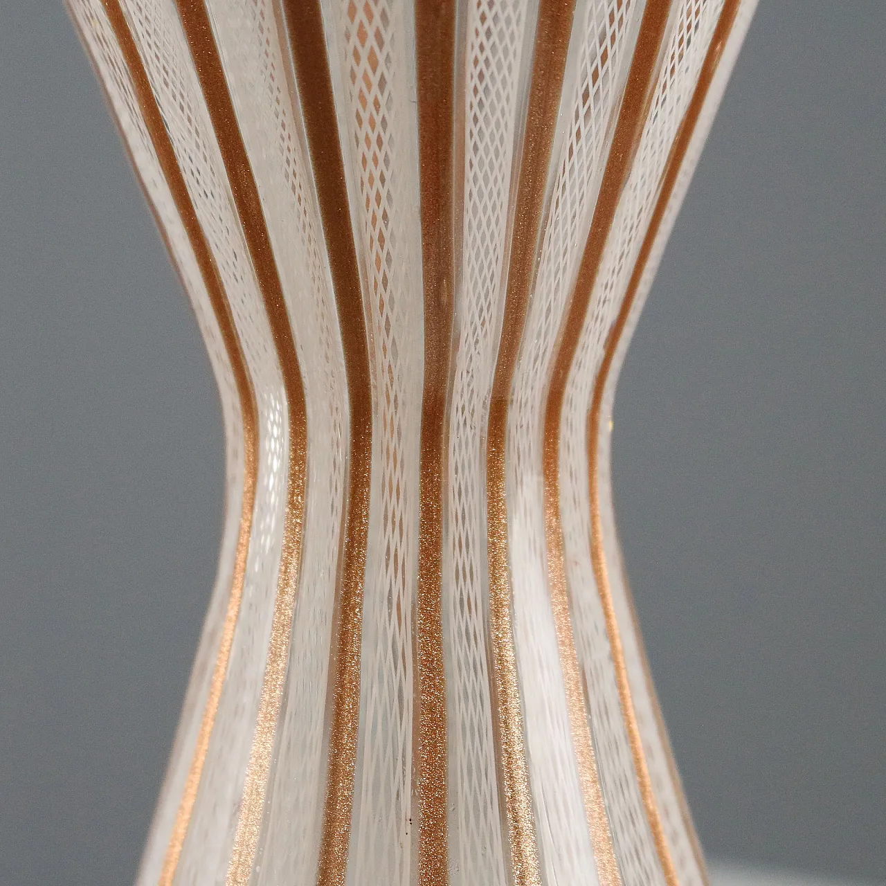 Hourglass vase attributed to the Toso Brothers in Murano, 20th century 5