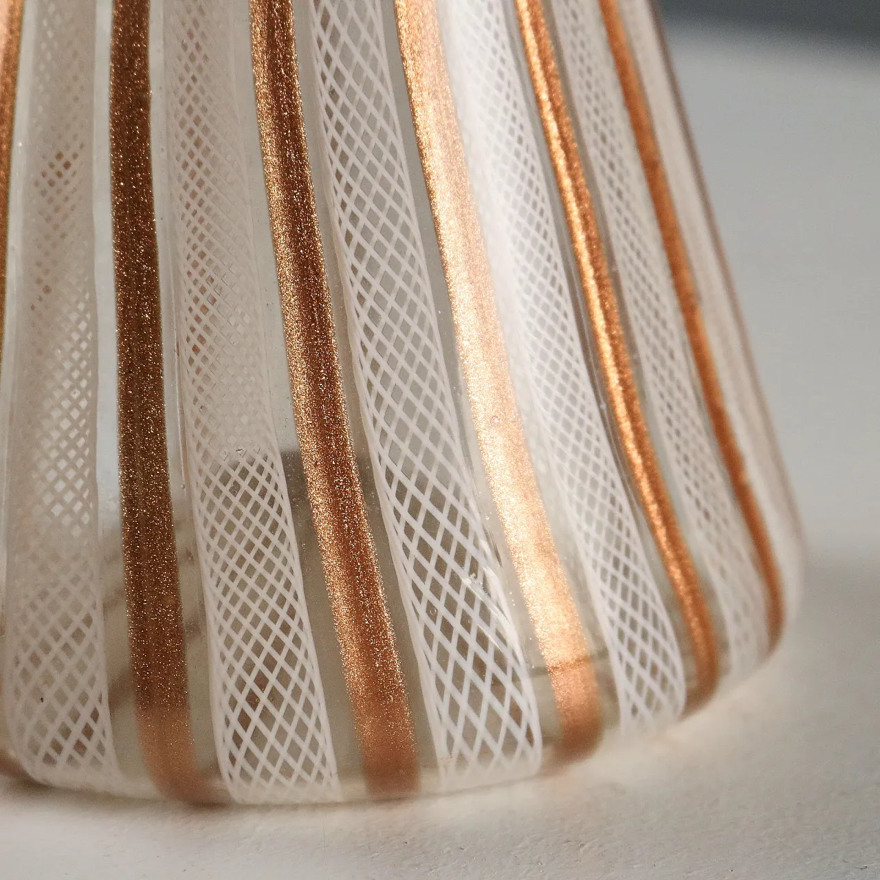 Hourglass vase attributed to the Toso Brothers in Murano, 20th century 6