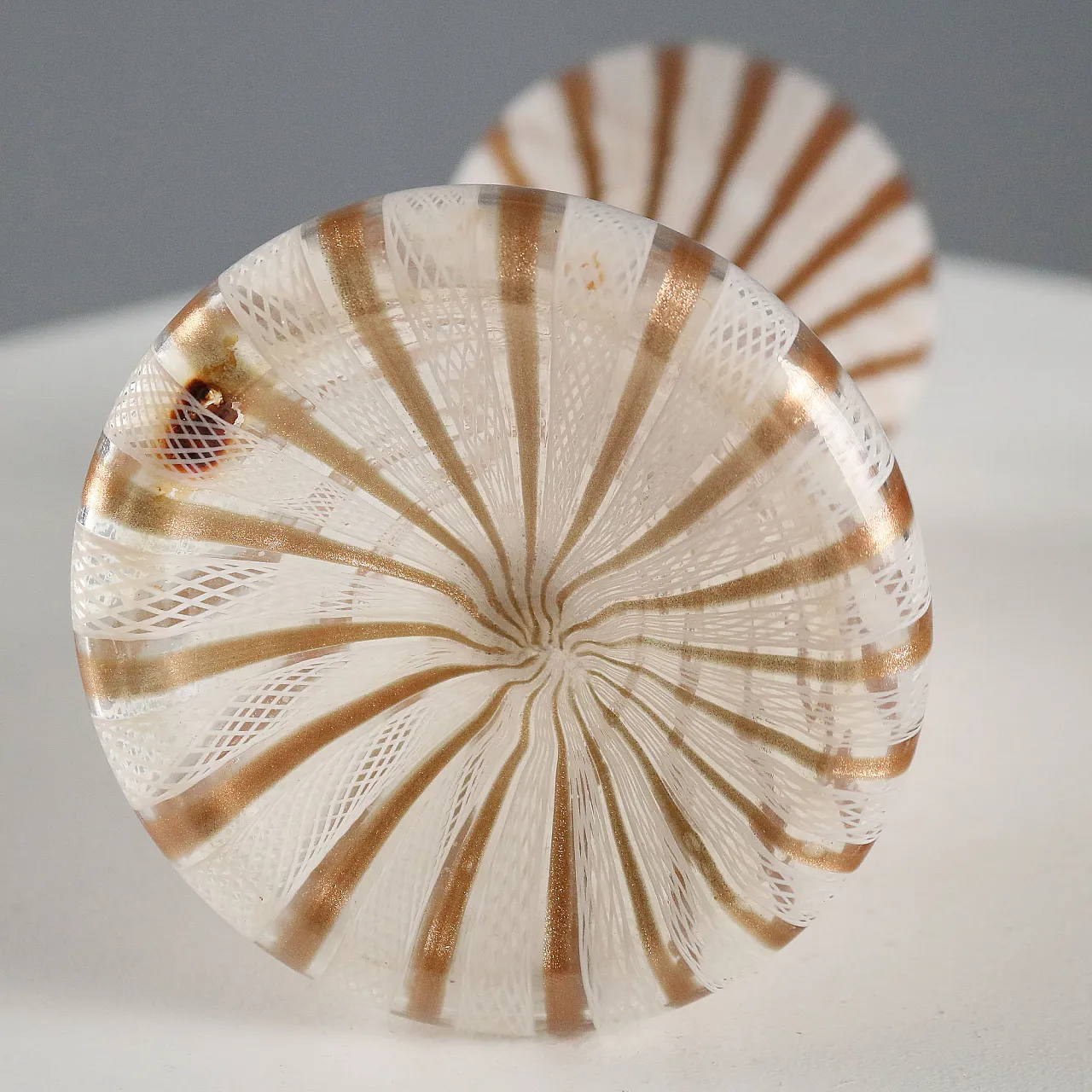 Hourglass vase attributed to the Toso Brothers in Murano, 20th century 7