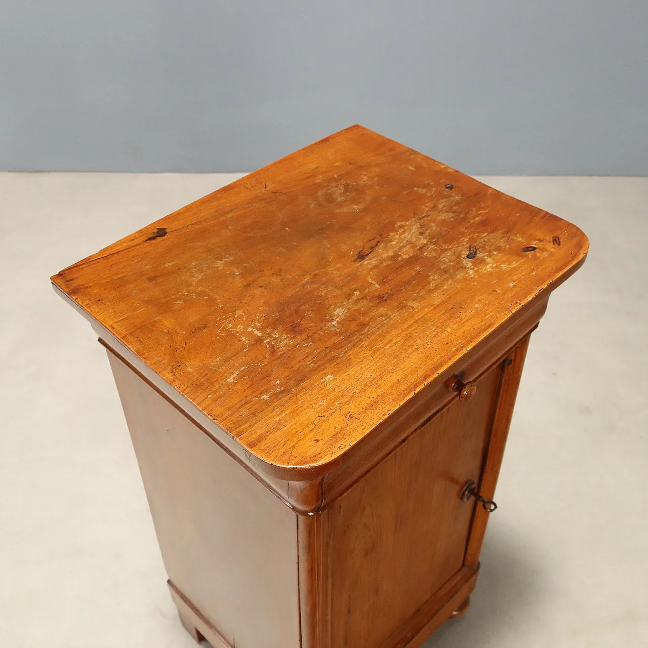Louis Philippe walnut bedside table, 19th century 9