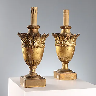 Pair of Neoclassical vases in gilded wood, 18th century