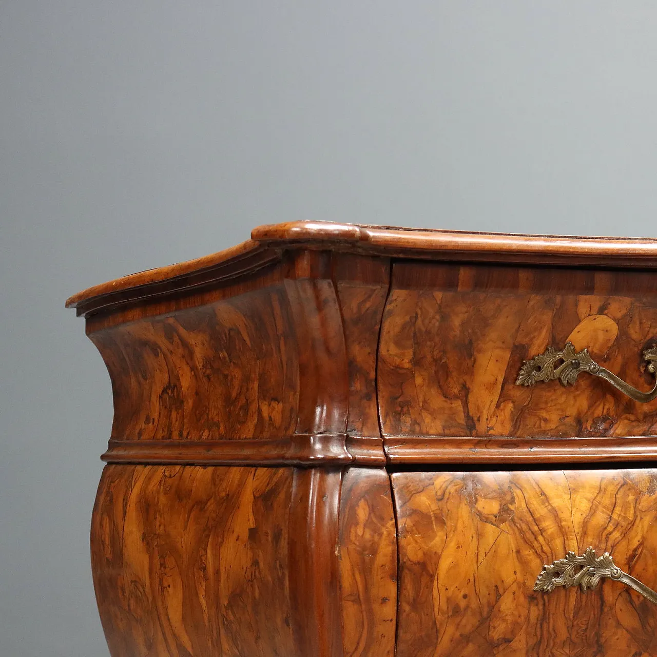 Pair of Lombard Bombè chests of drawers, 18th century 6
