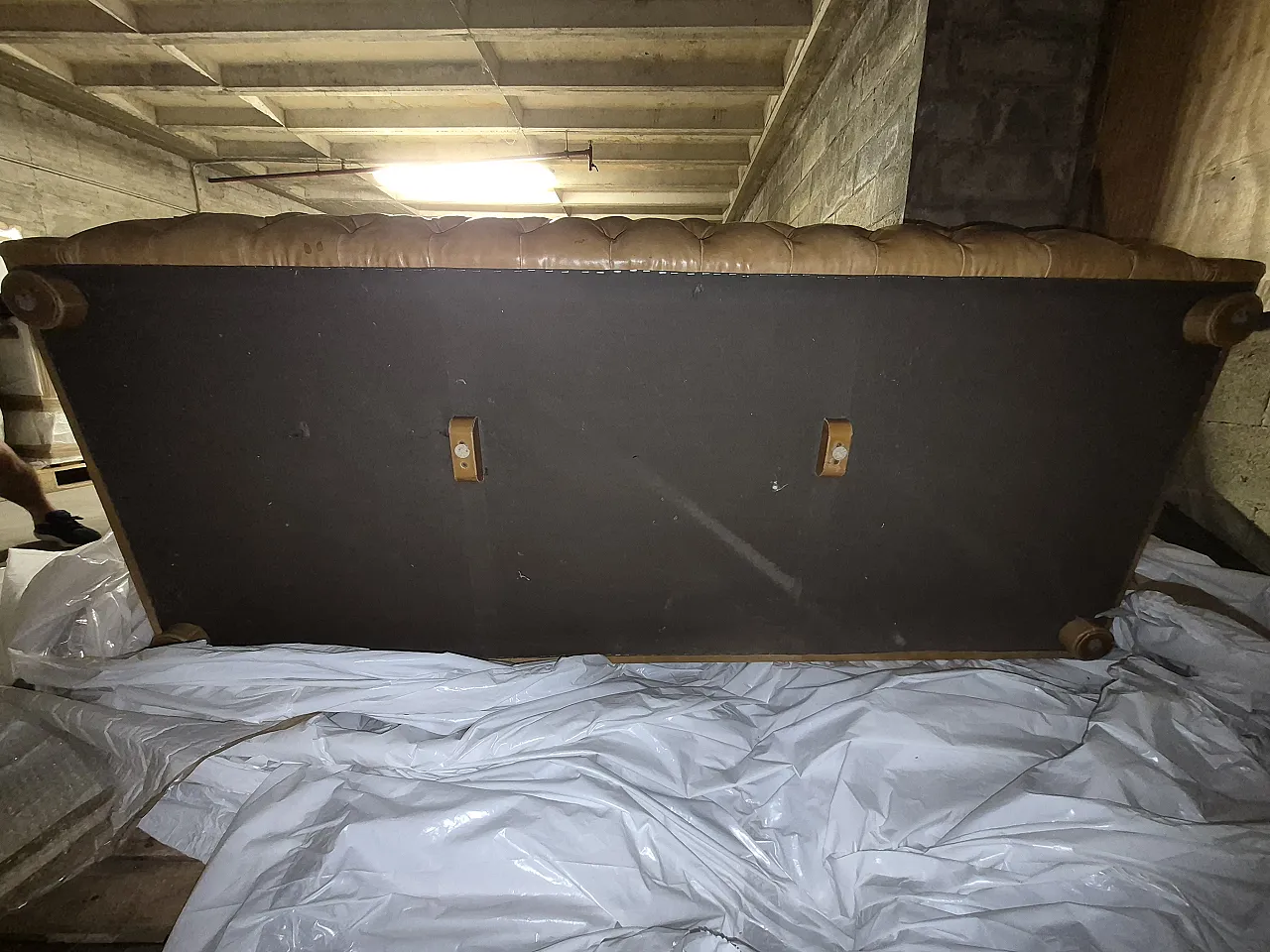 Coppia di divani Chesterfield a 2 posti, anni '80 5