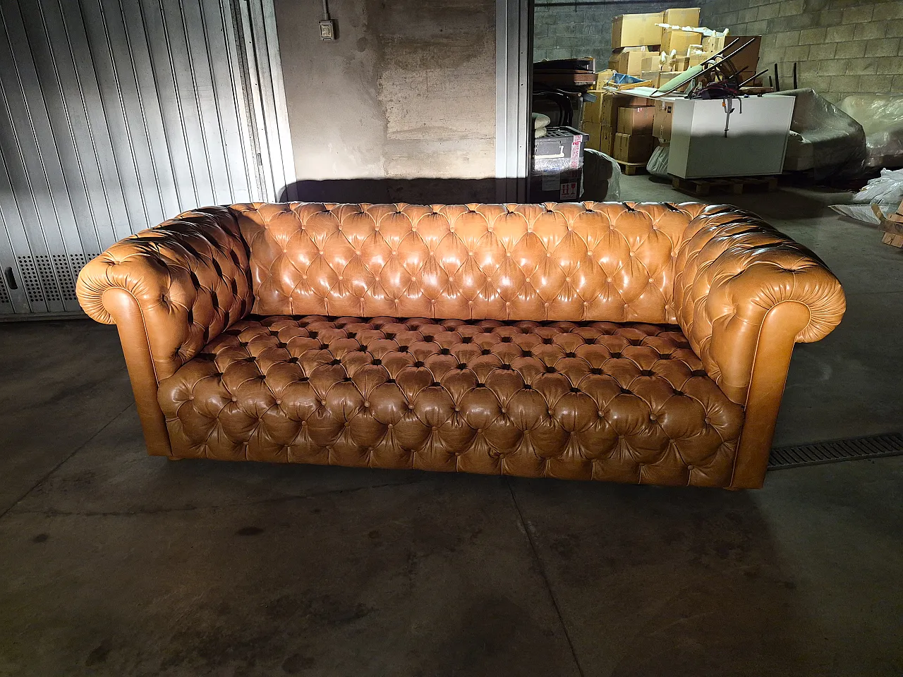 Coppia di divani Chesterfield a 2 posti, anni '80 8
