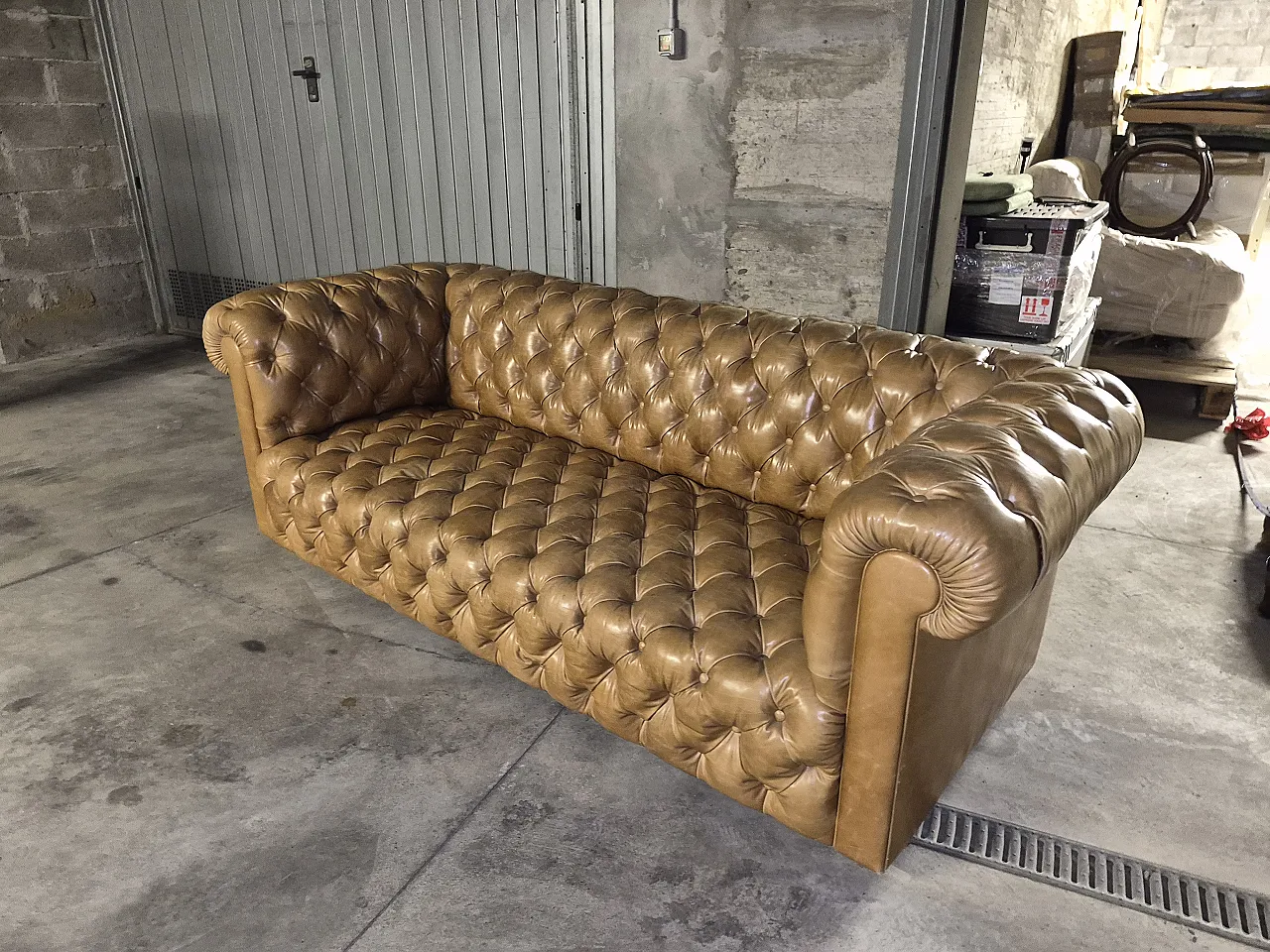 Coppia di divani Chesterfield a 2 posti, anni '80 10