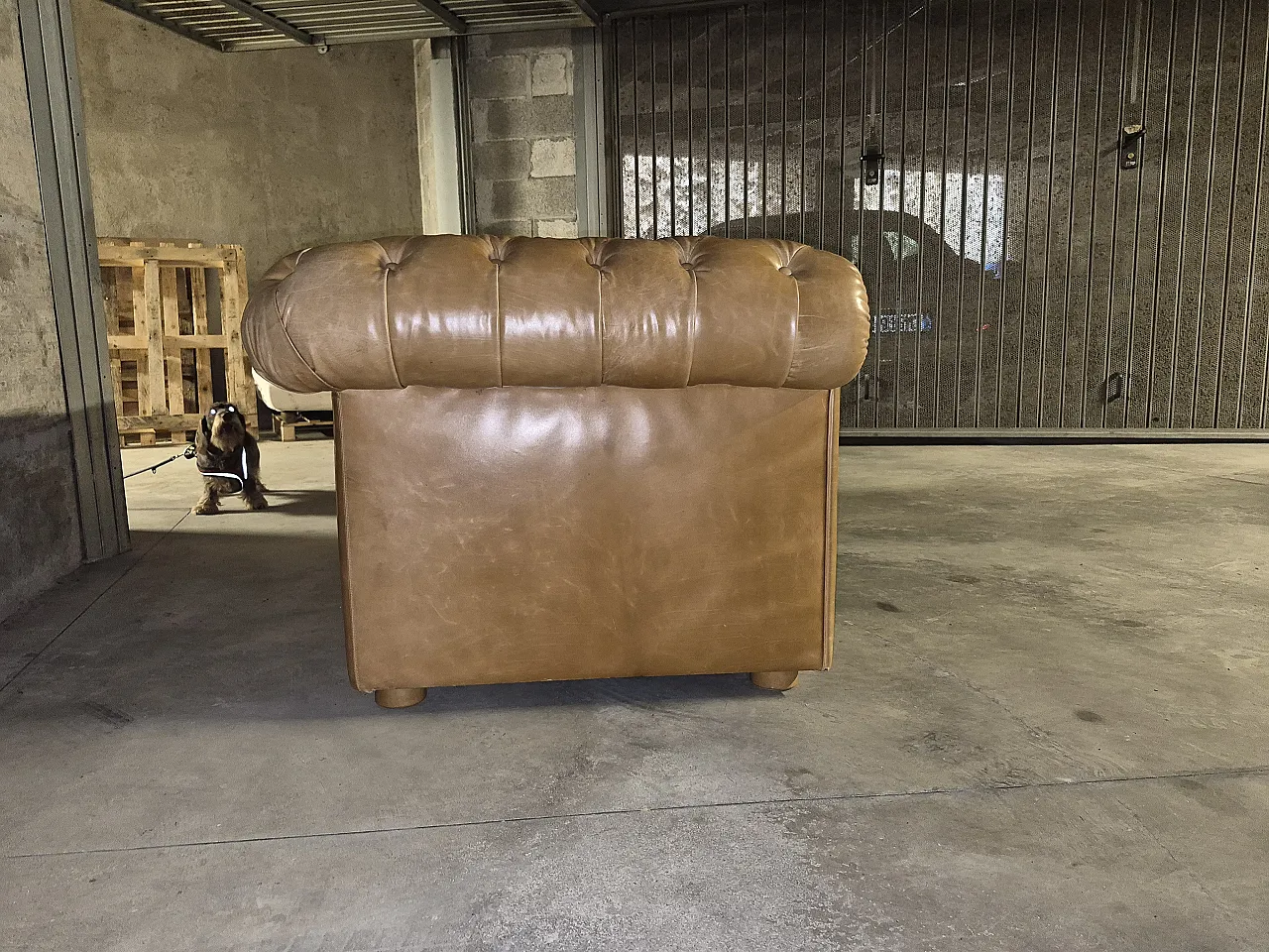Coppia di divani Chesterfield a 2 posti, anni '80 11