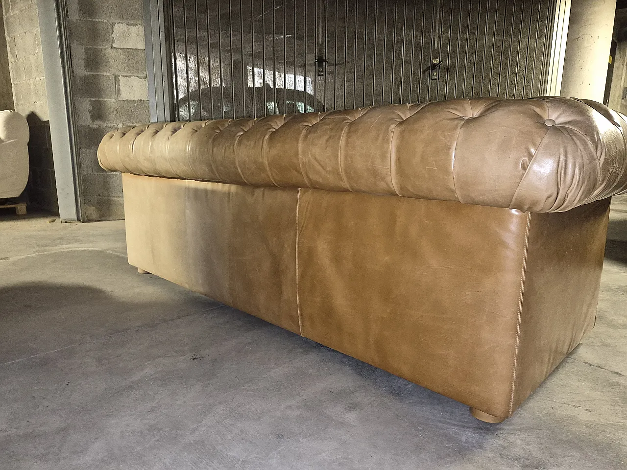 Coppia di divani Chesterfield a 2 posti, anni '80 12