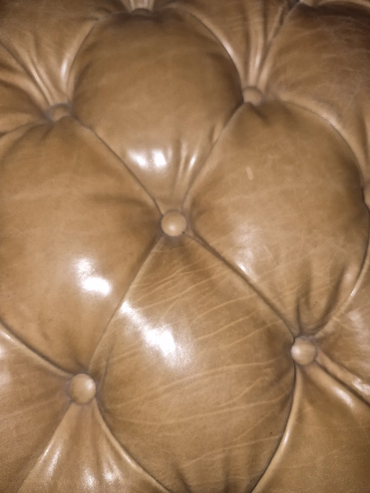 Coppia di divani Chesterfield a 2 posti, anni '80 16