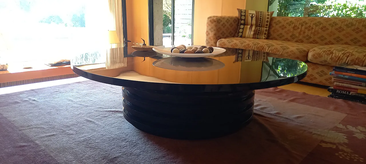 Sculptural round coffee table lacquered in black, 20th century 2