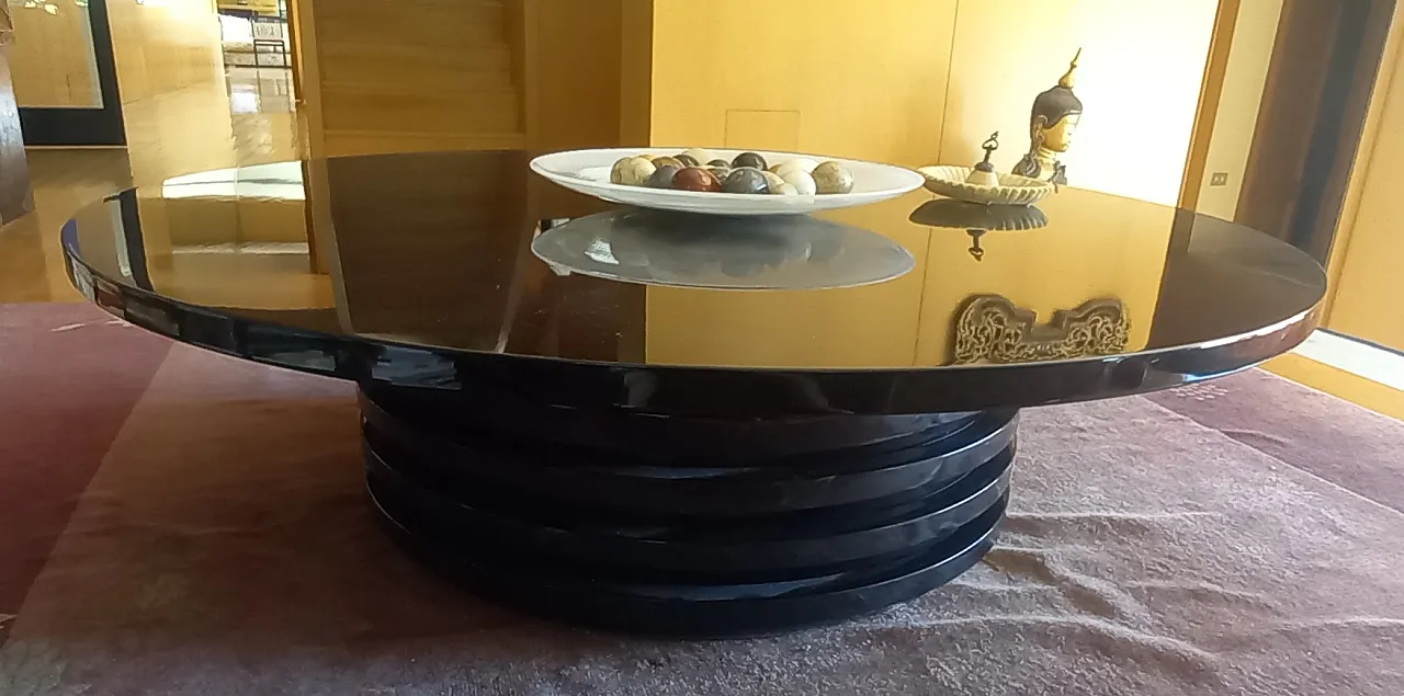 Sculptural round coffee table lacquered in black, 20th century 3