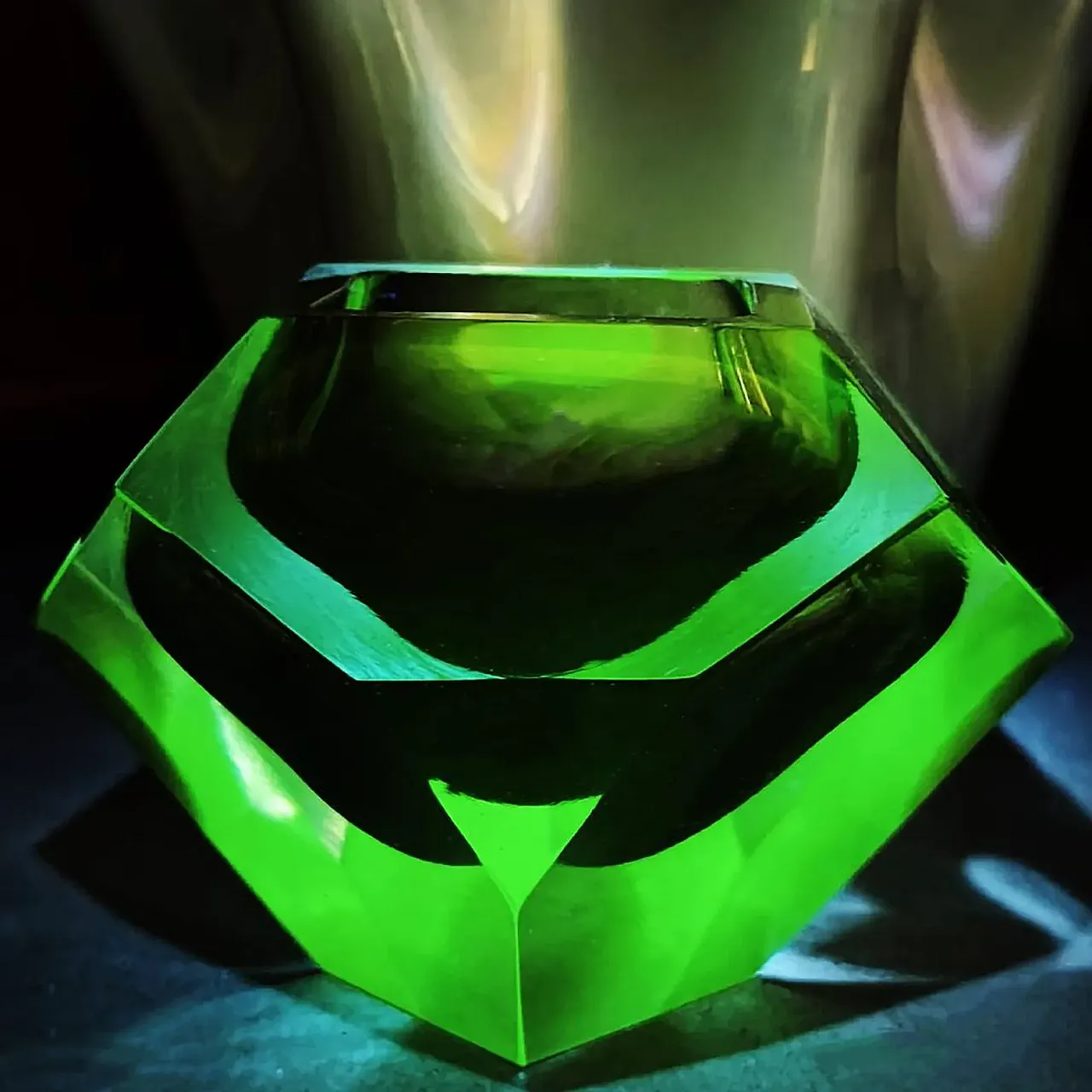 Asymmetrical uranium multifaceted ashtray in Murano Glass, 1960s 2