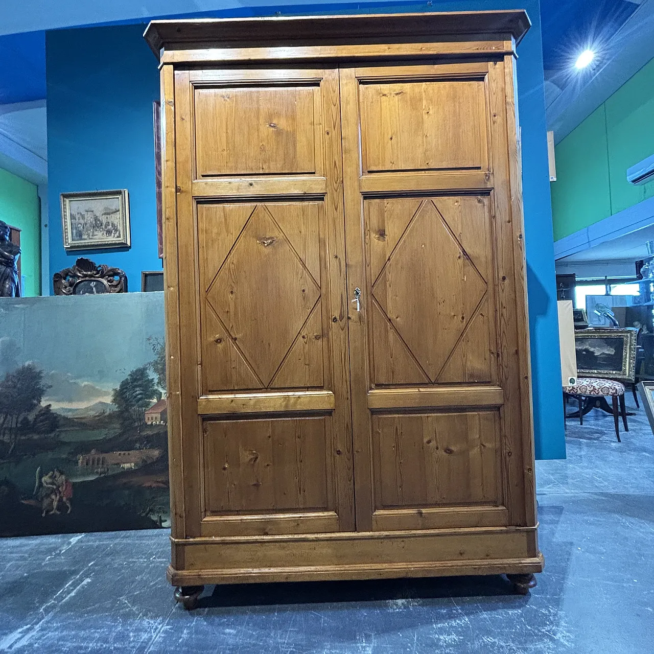 Antique Tuscan Sienese diamond-patterned wardrobe from 1850. Restored. 1