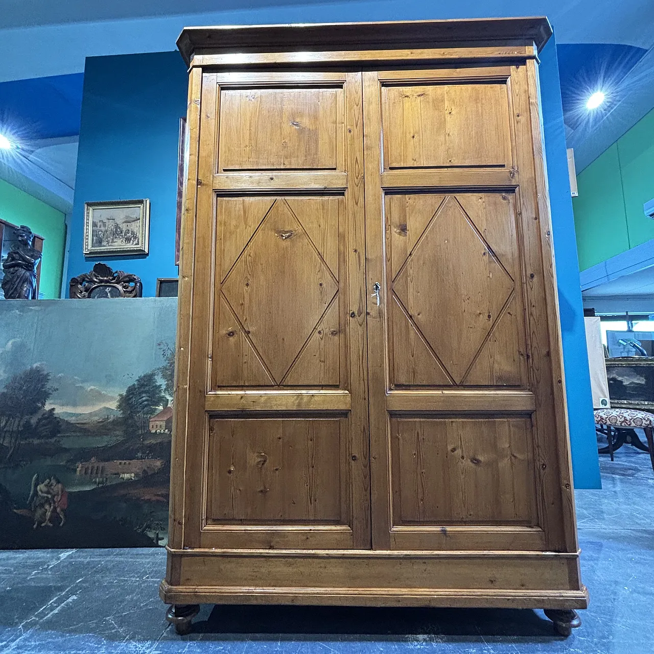 Antique Tuscan Sienese diamond-patterned wardrobe from 1850. Restored. 2