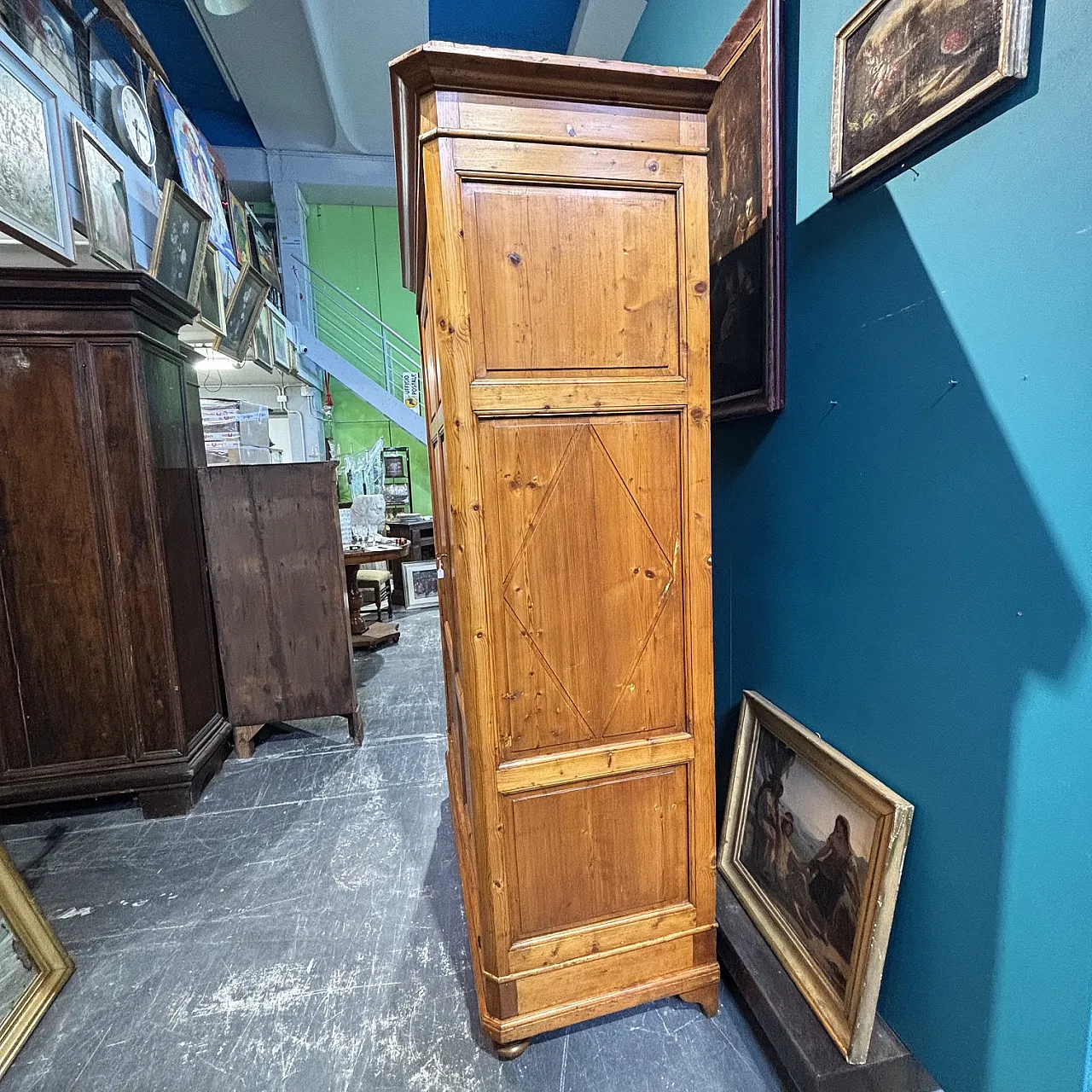 Antique Tuscan Sienese diamond-patterned wardrobe from 1850. Restored. 3