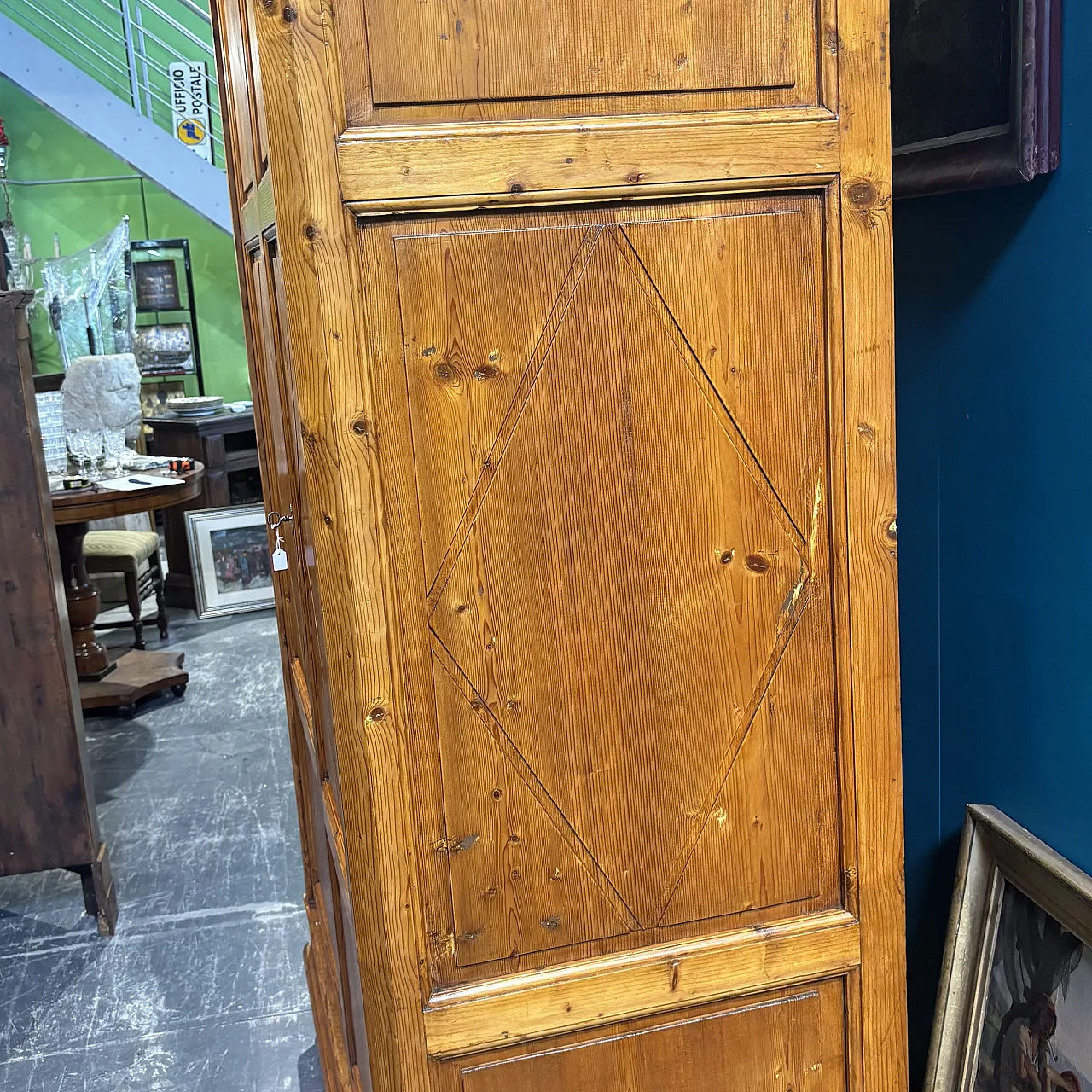 Antique Tuscan Sienese diamond-patterned wardrobe from 1850. Restored. 4