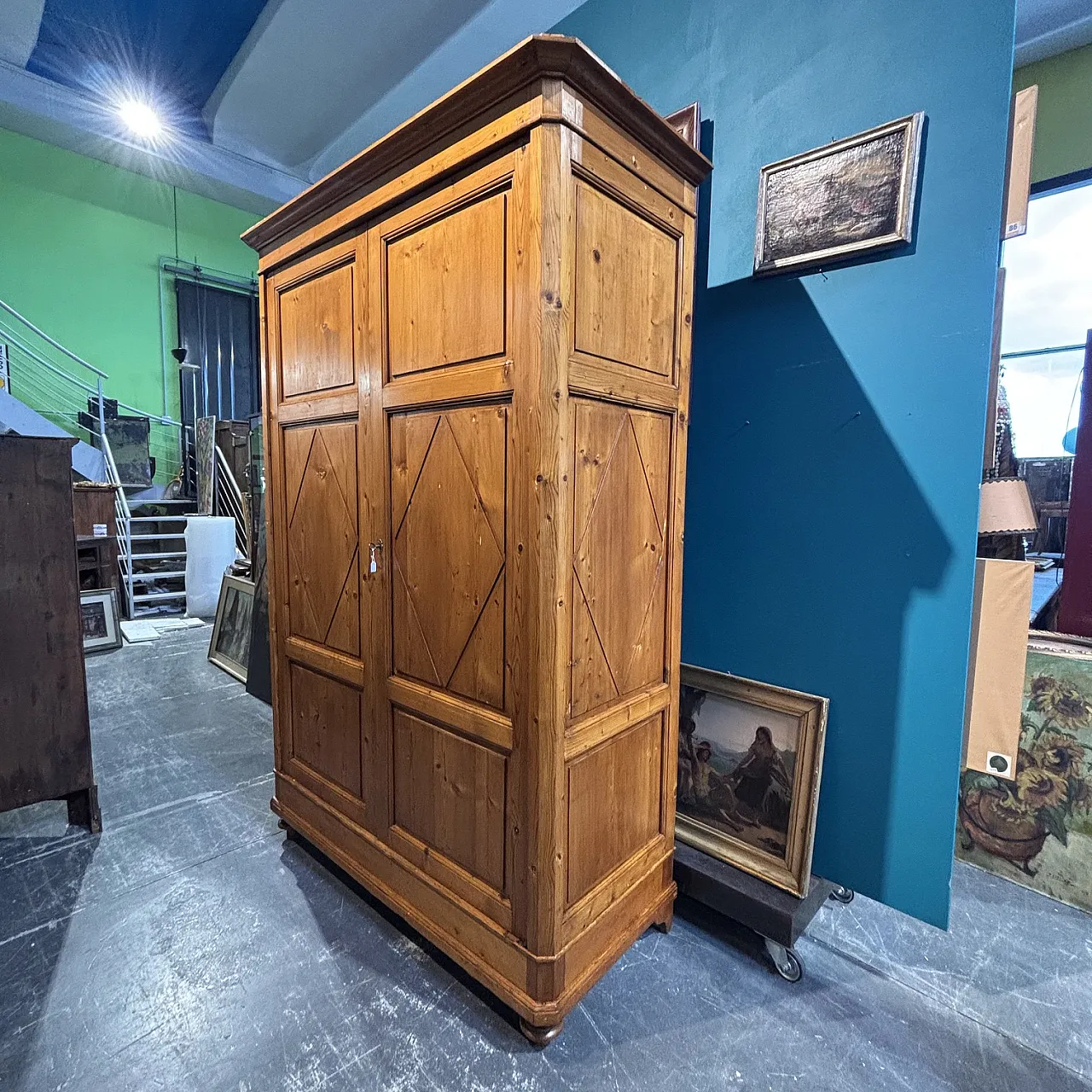 Antique Tuscan Sienese diamond-patterned wardrobe from 1850. Restored. 7