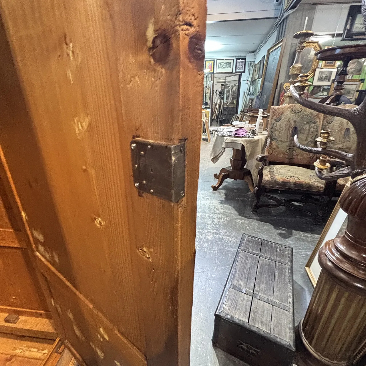 Antique Tuscan Sienese diamond-patterned wardrobe from 1850. Restored. 11