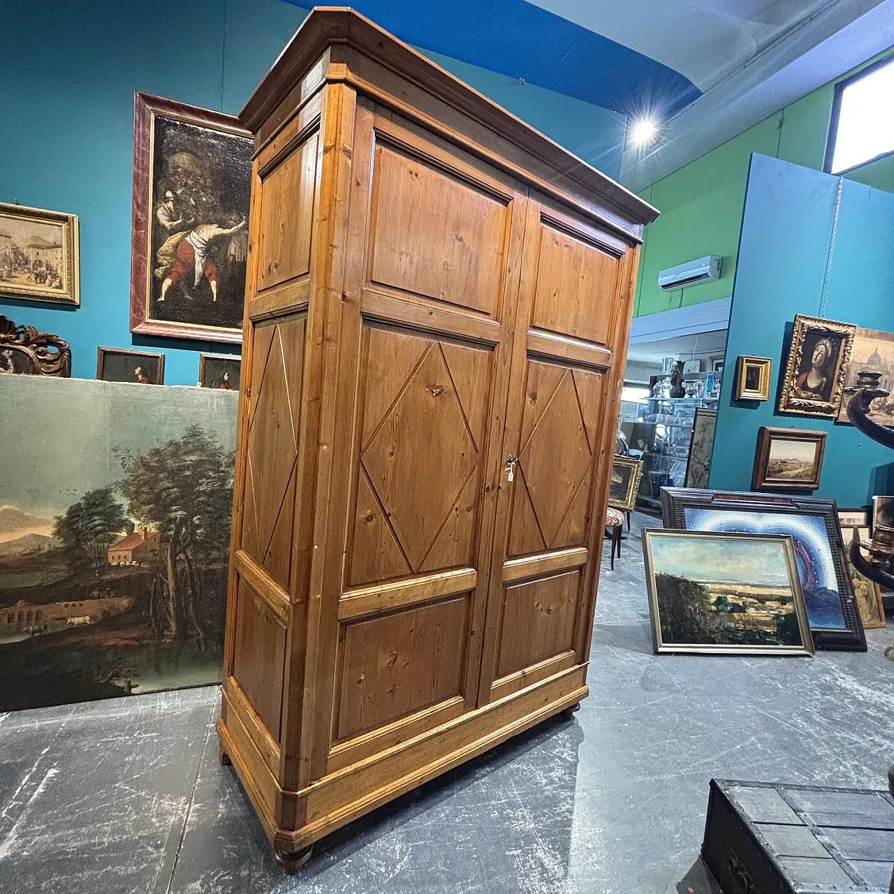 Antique Tuscan Sienese diamond-patterned wardrobe from 1850. Restored. 14