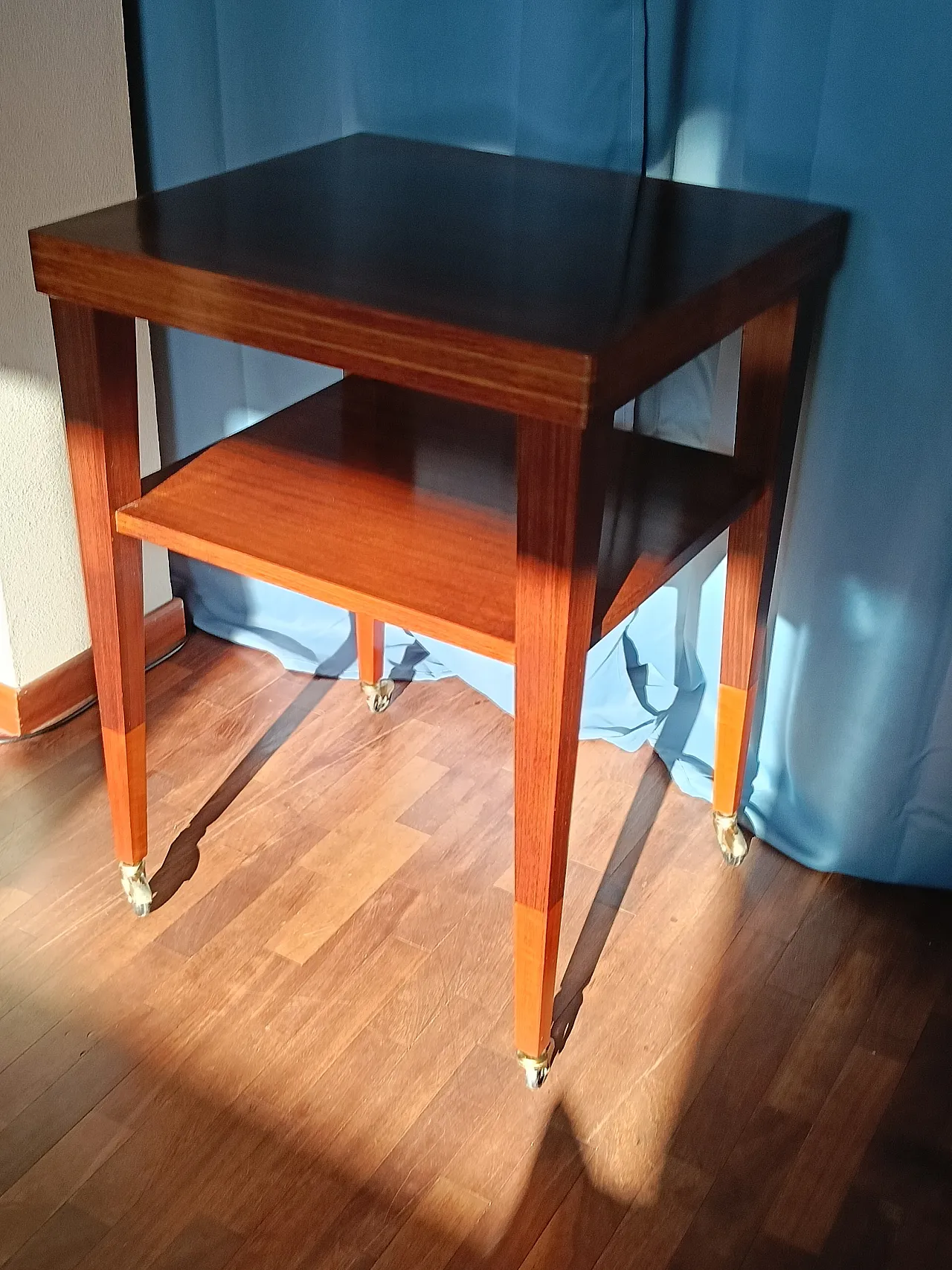 Squared wood side table on wheels, 1970s 12