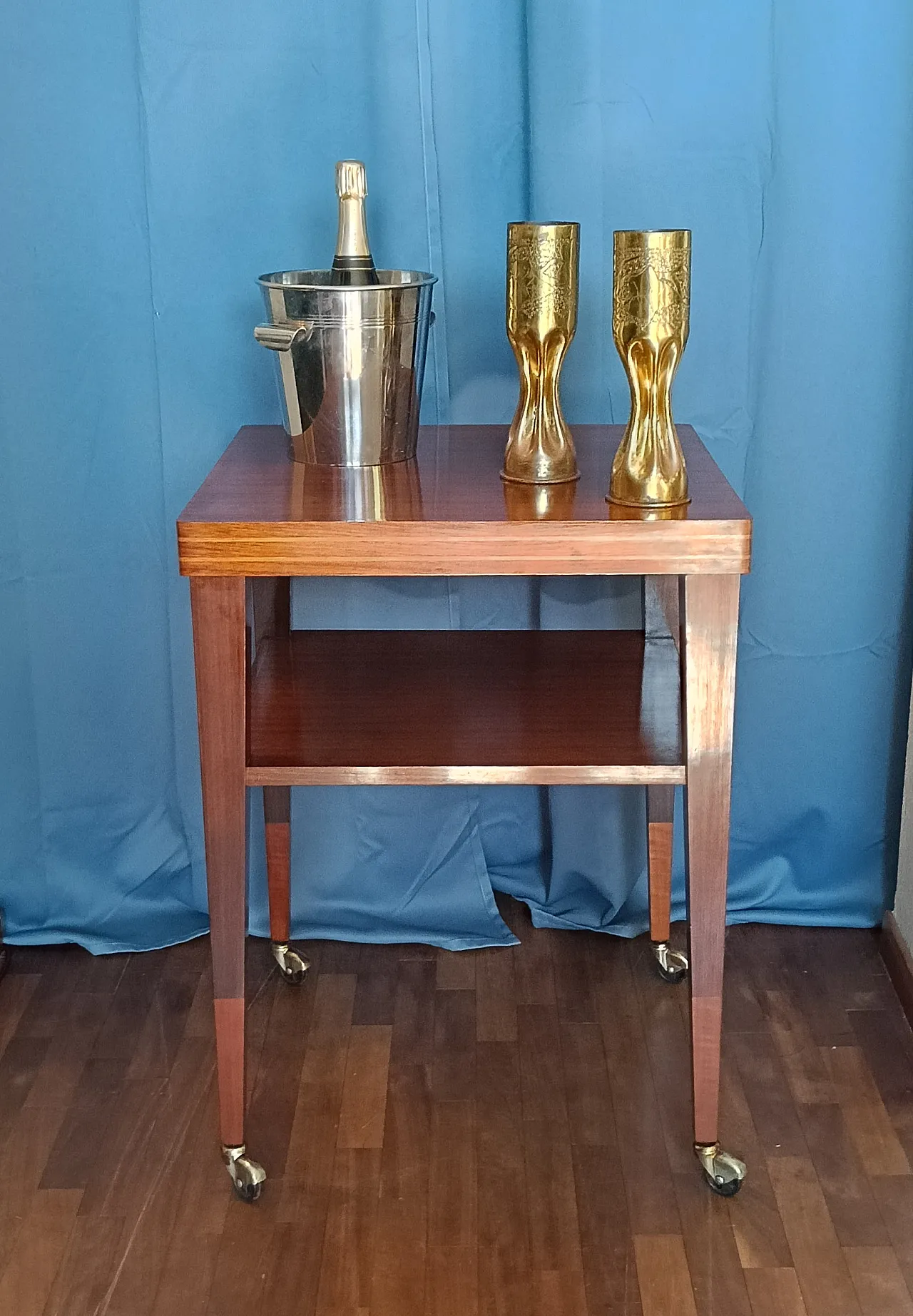 Squared wood side table on wheels, 1970s 15