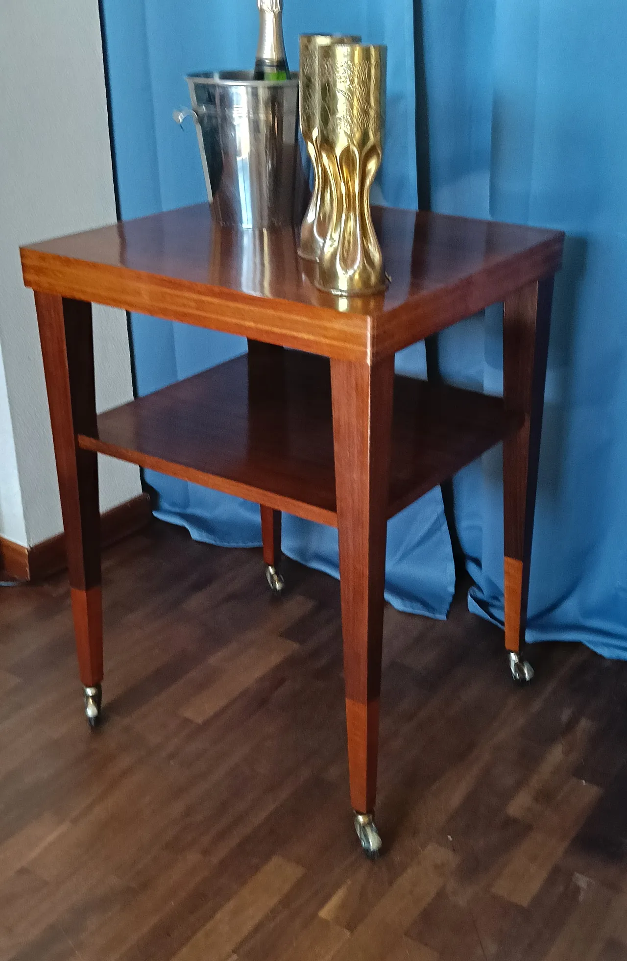 Squared wood side table on wheels, 1970s 17