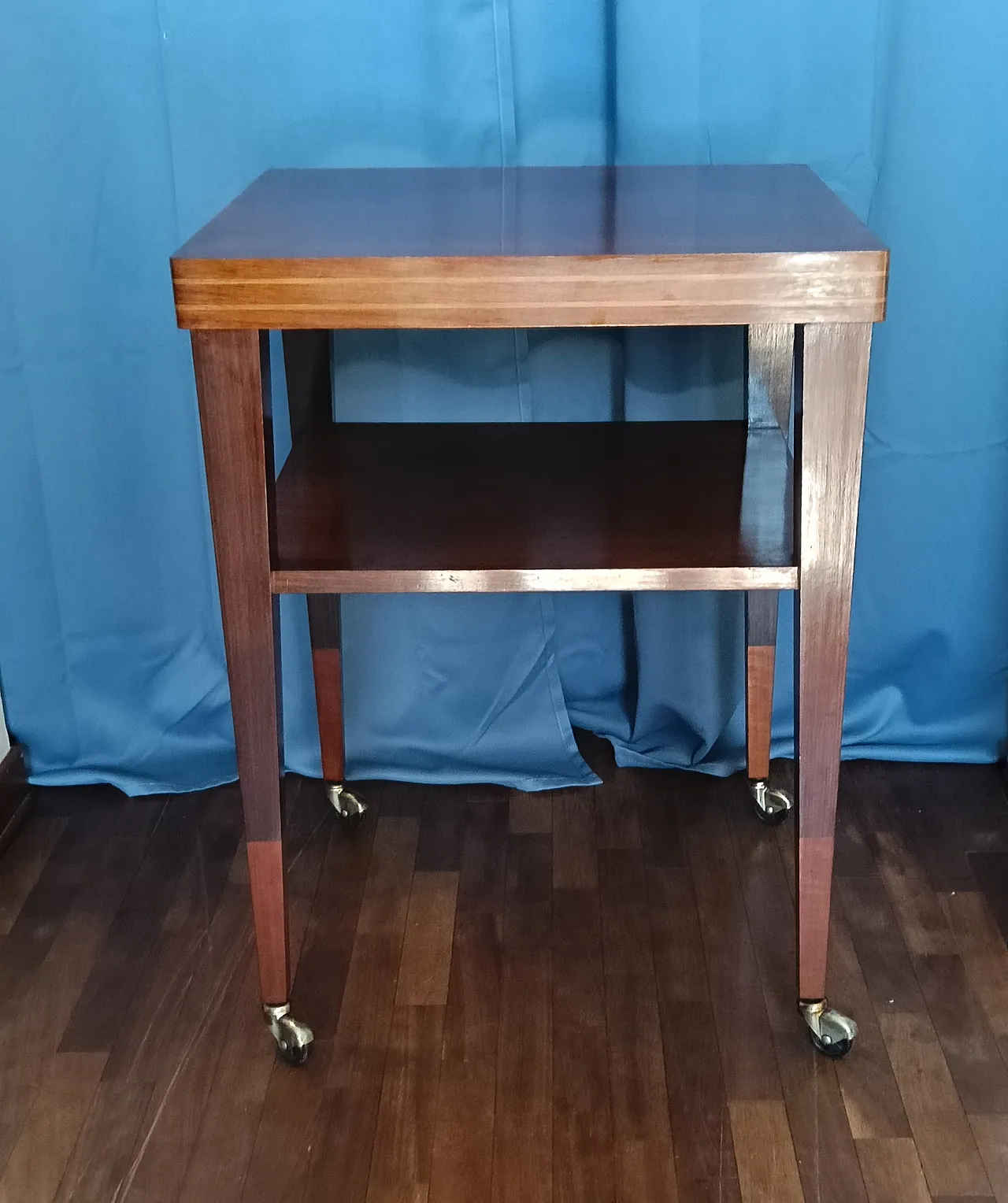 Squared wood side table on wheels, 1970s 18