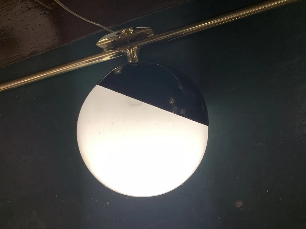 Art Deco wall lamp in brass and opaline glass, Italy, 1945 8