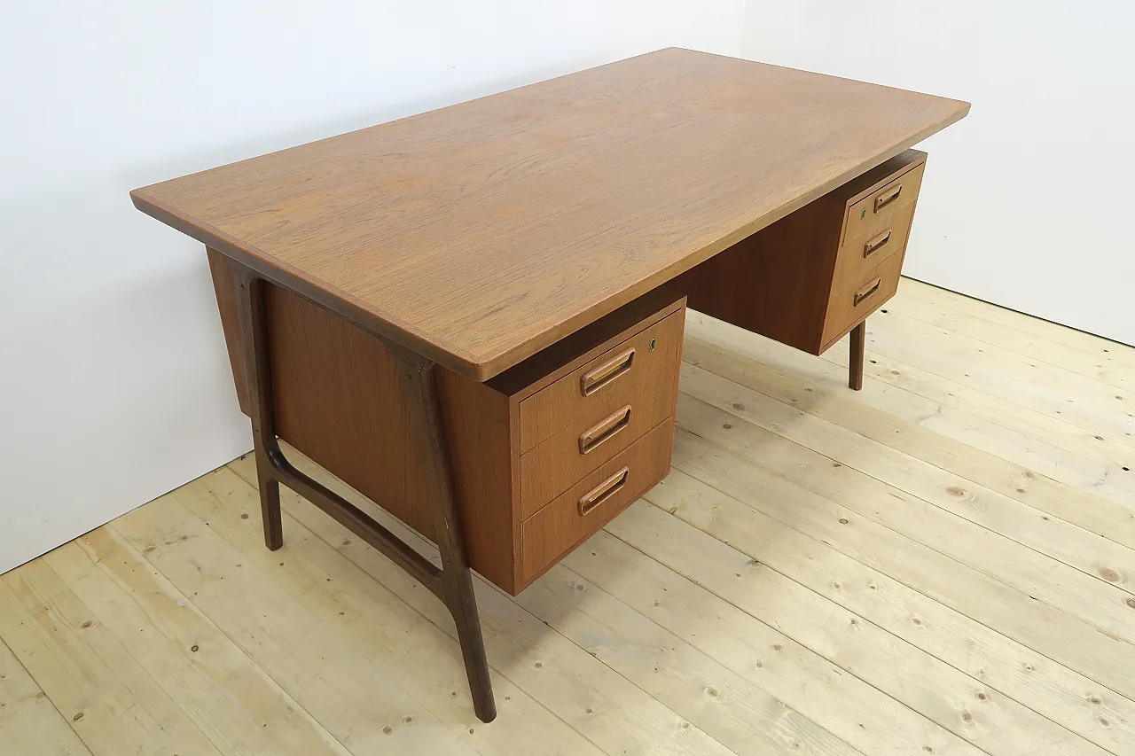 Mid-Century teak desk with drawers, 1960s 3