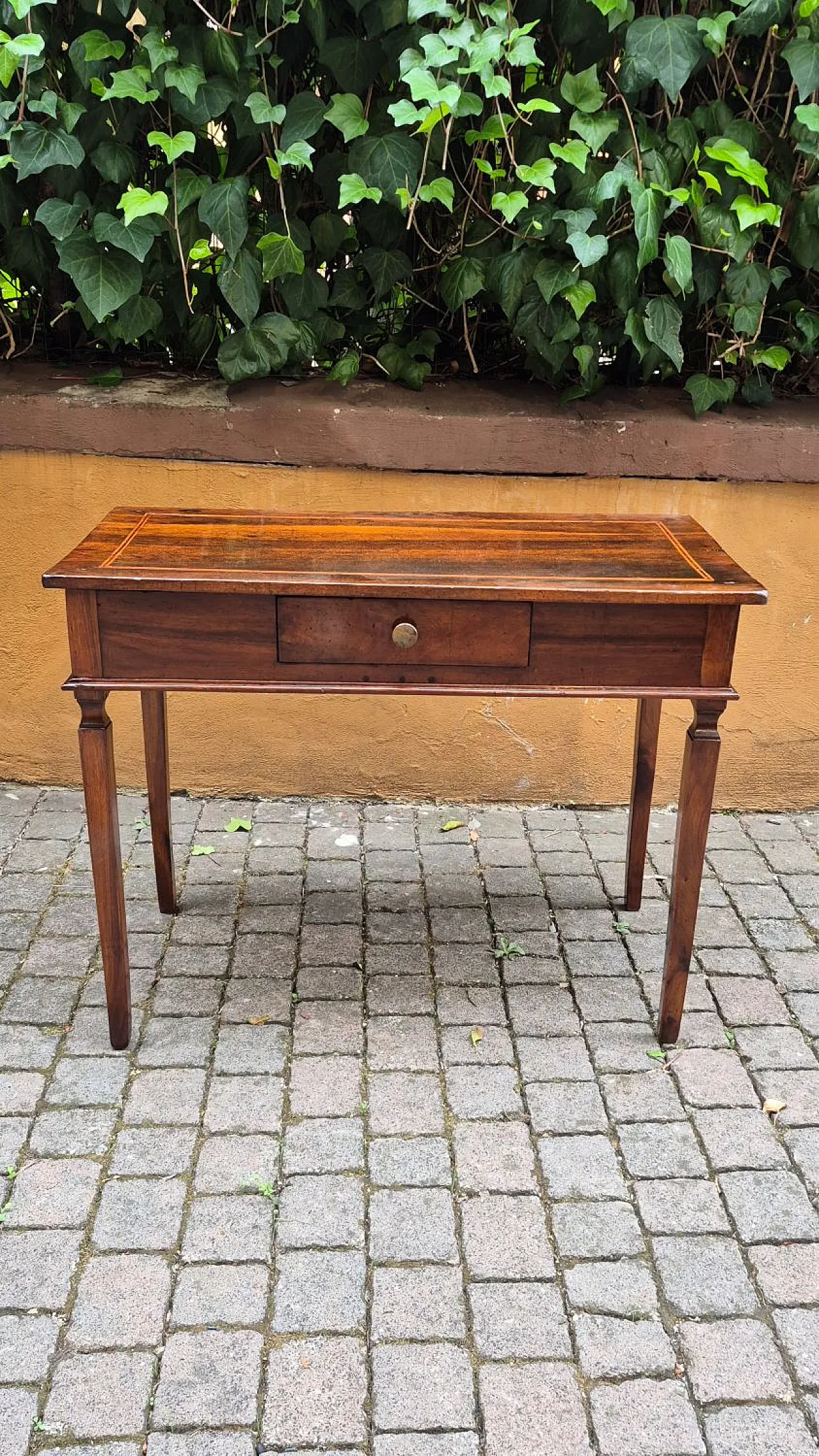 Tavolino modenese in noce, metà ‘700 1