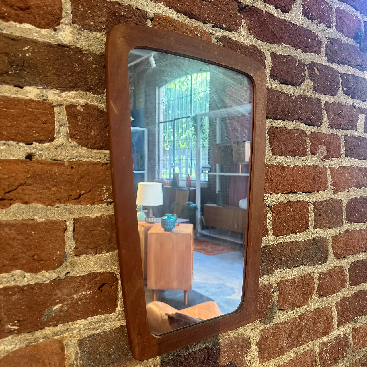 Specchio Mid-Century sagomato in teak, anni ’60 1